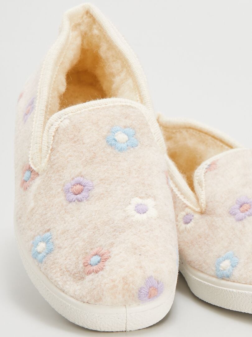 Pantufas com estampa floral - BRANCAS