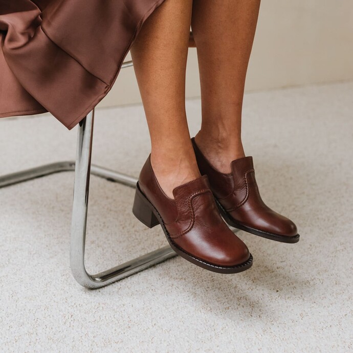 Mocassins à talons  en cuir vieilli marron