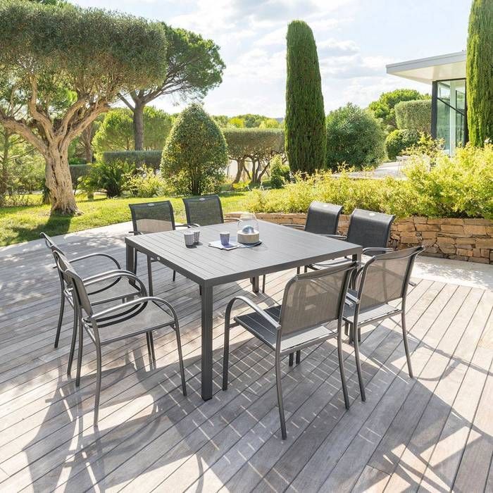 Table de jardin carrée 