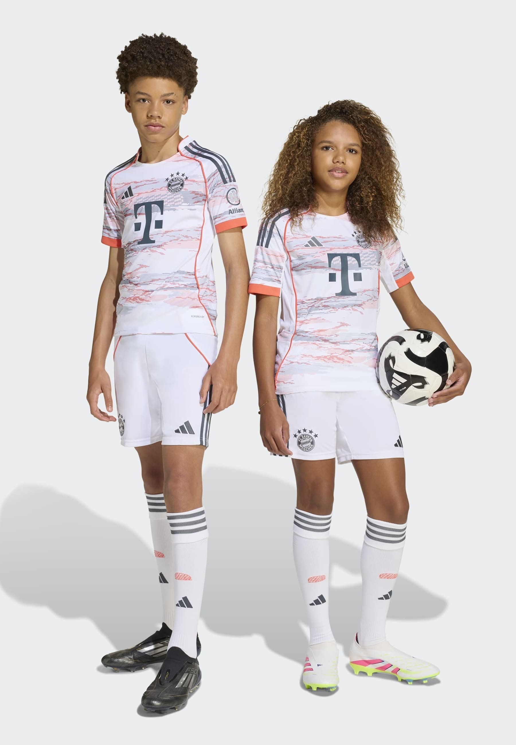 adidas Performance FC BAYERN 25/26 AWAY SHORTS UNISEX KIDS - Sports shorts - white