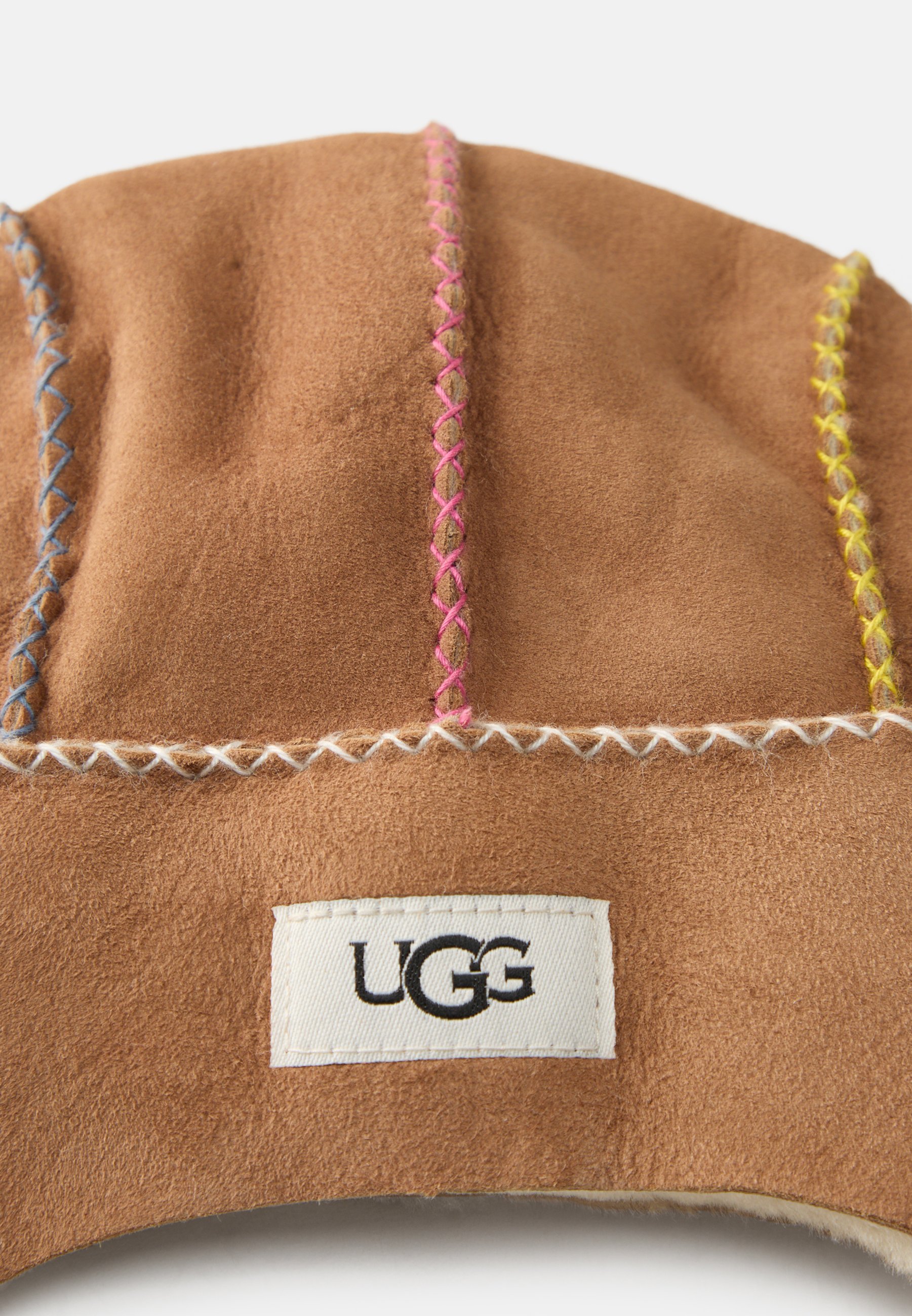 UGG TRAPPER AVEC STITCH - Bonnet - châtaigne