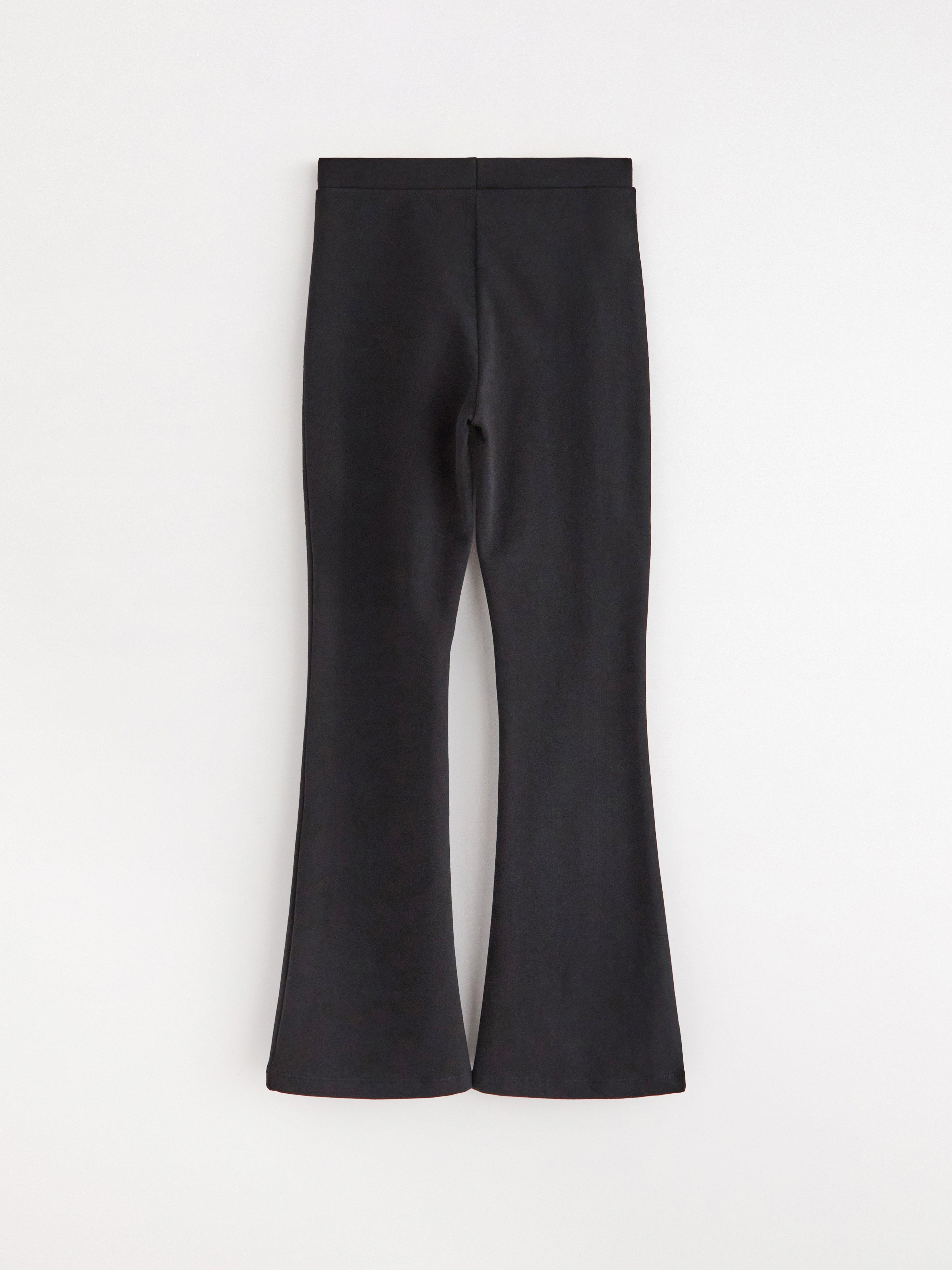 Calça legging flare com interior escovado, preta.