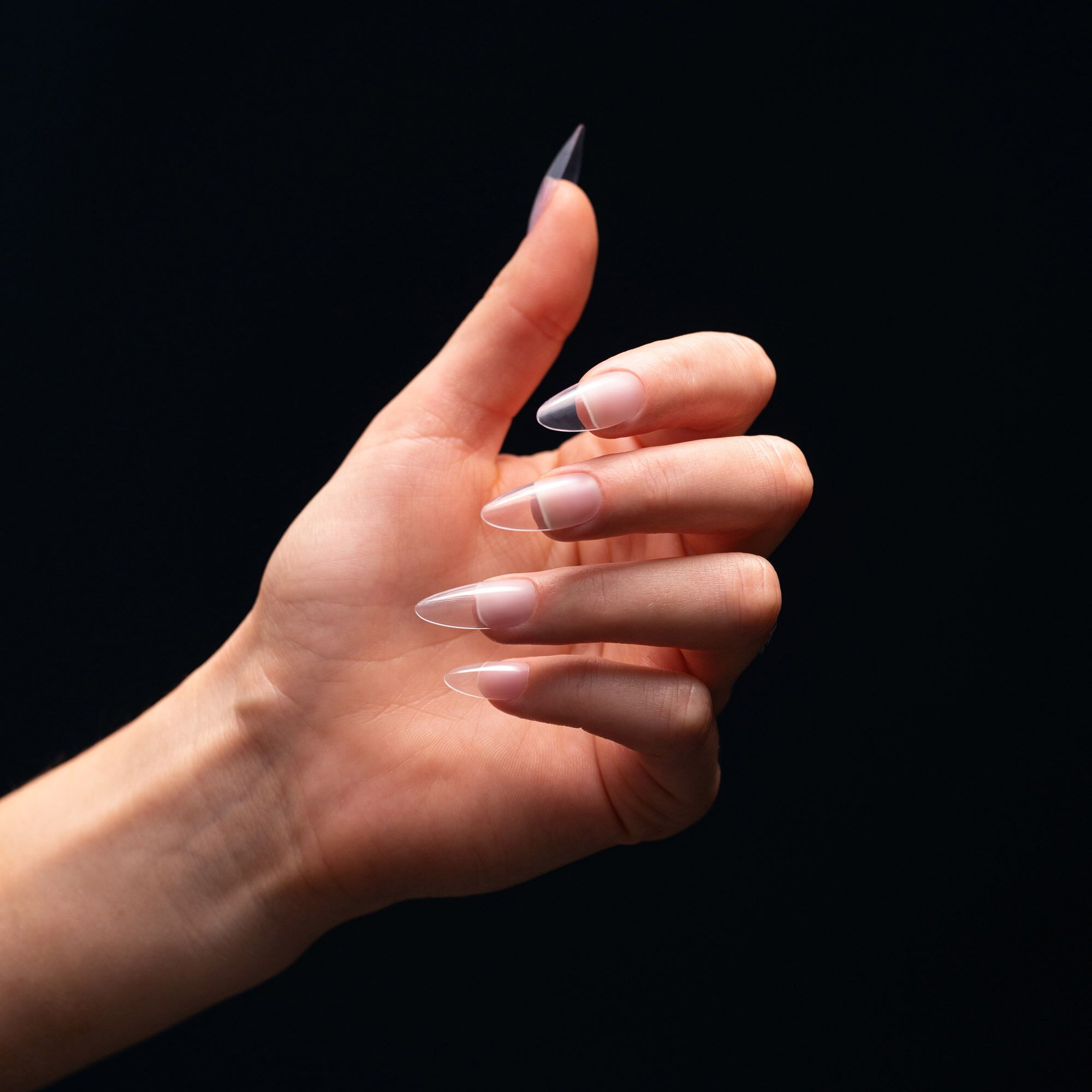 Tipy na celoplošné krytí laku na nehty Mani King Instant Nails