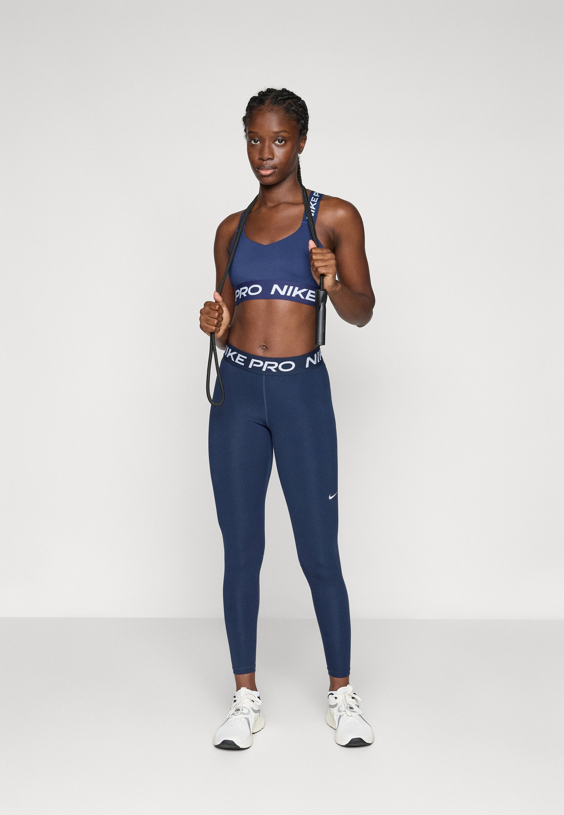Soutien-gorge de sport Nike Performance - Maintien léger - Bleu marine/Blanc