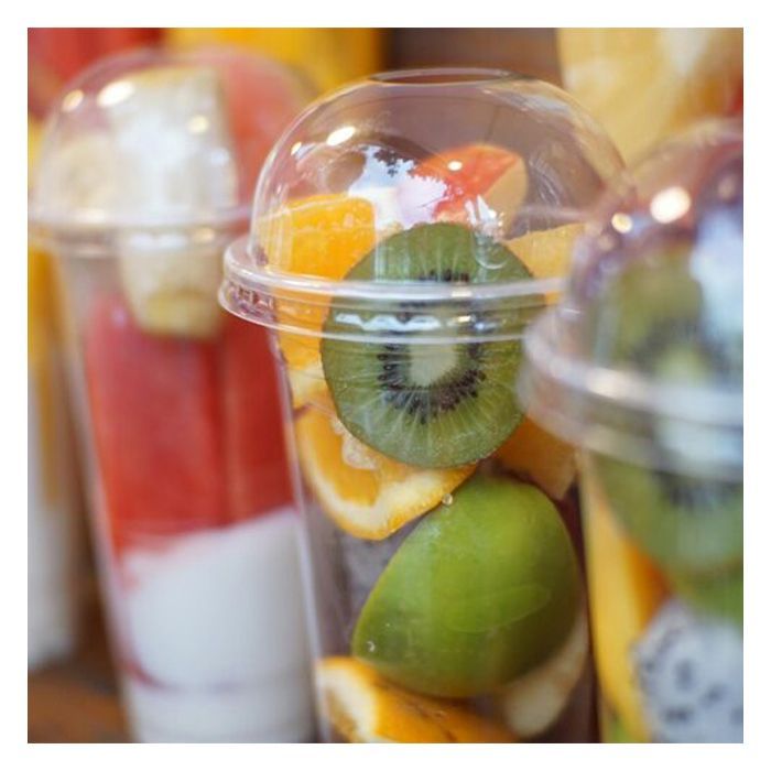 Shaker en plastique transparent 63 cL + couvercle dôme avec trou par 50