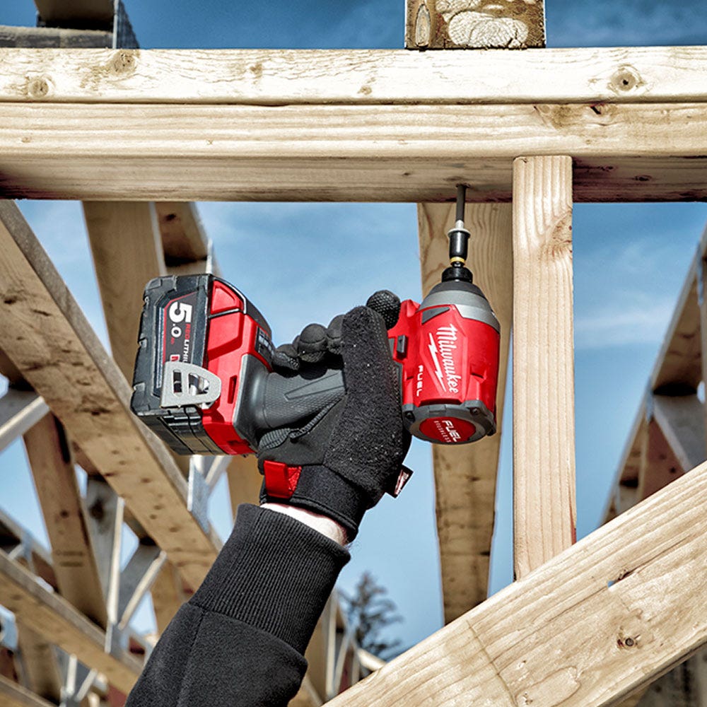 Parafusadeira de impacto hexagonal licenciada MILWAUKEE 18V Fuel™ de 1/4