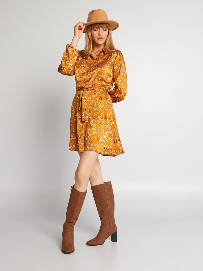 Vestido curto com cinto - MARROM