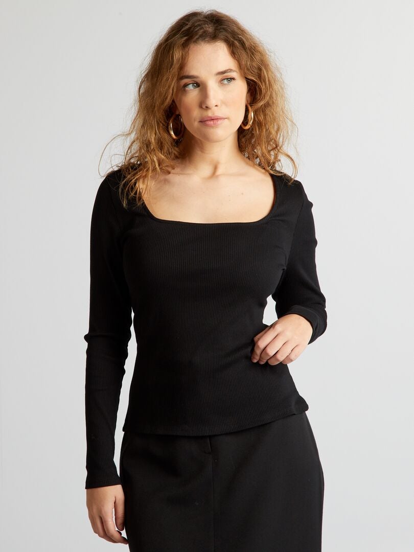 Camiseta de cuello cuadrado - negra