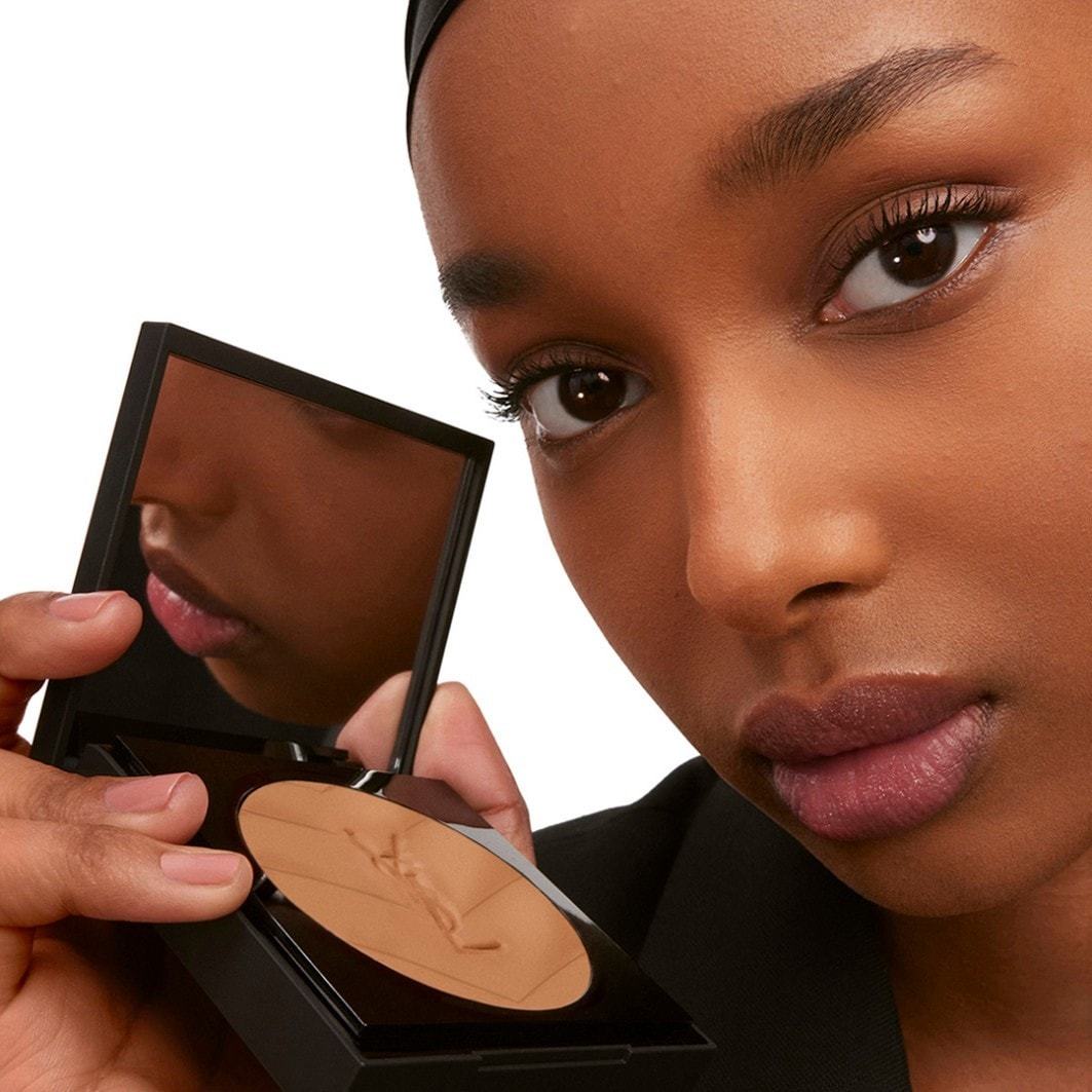 Yves Saint Laurent pudra „All Hours Hyper Finish“ – 8,5 g
