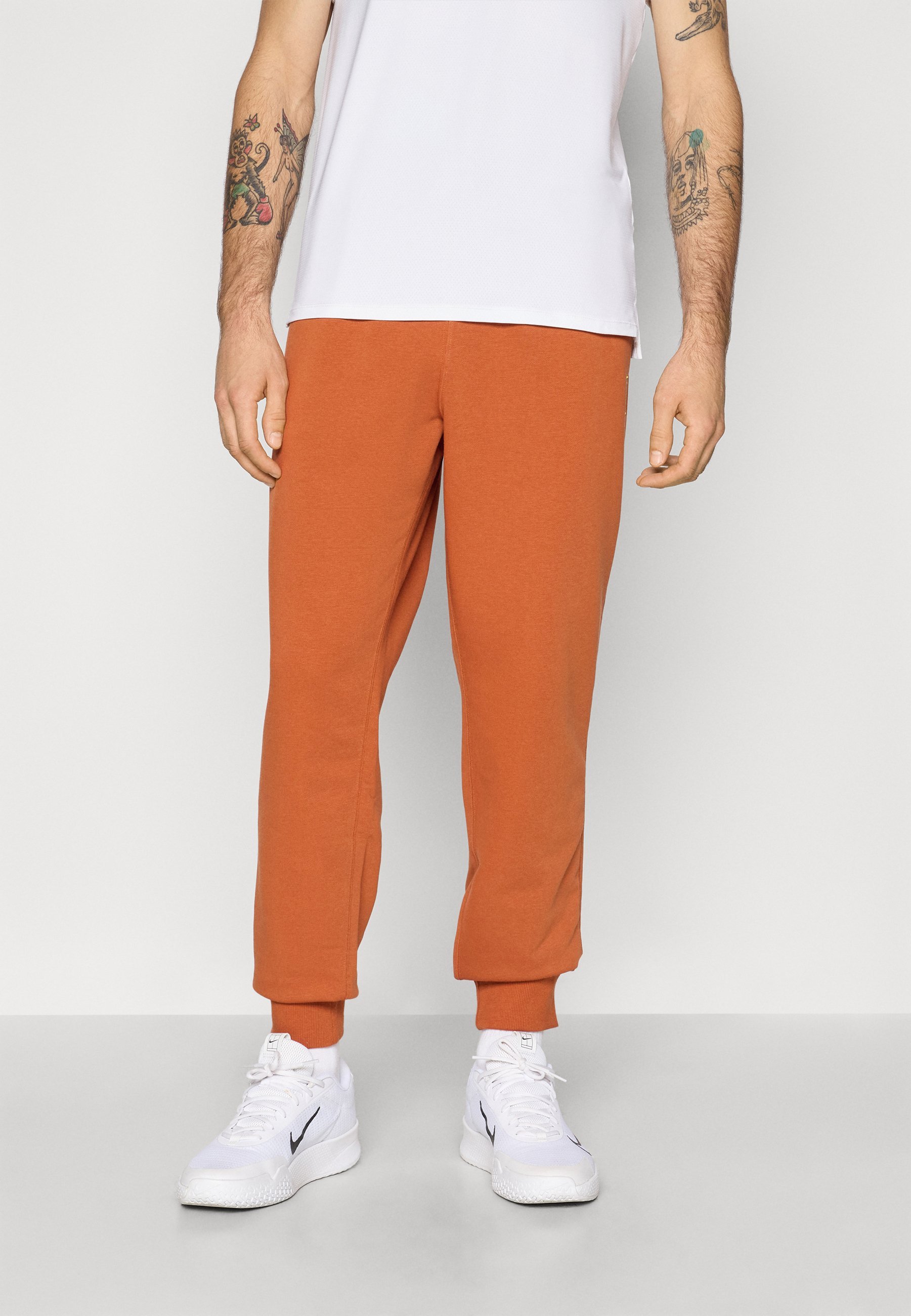 Nike Performance NIKECOURT HERITAGE JOGGINGPANT - Trainingsbroek - donkerroodbruin