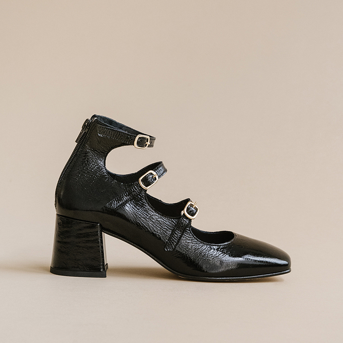 Babies à brides et talons  en cuir brillant noir