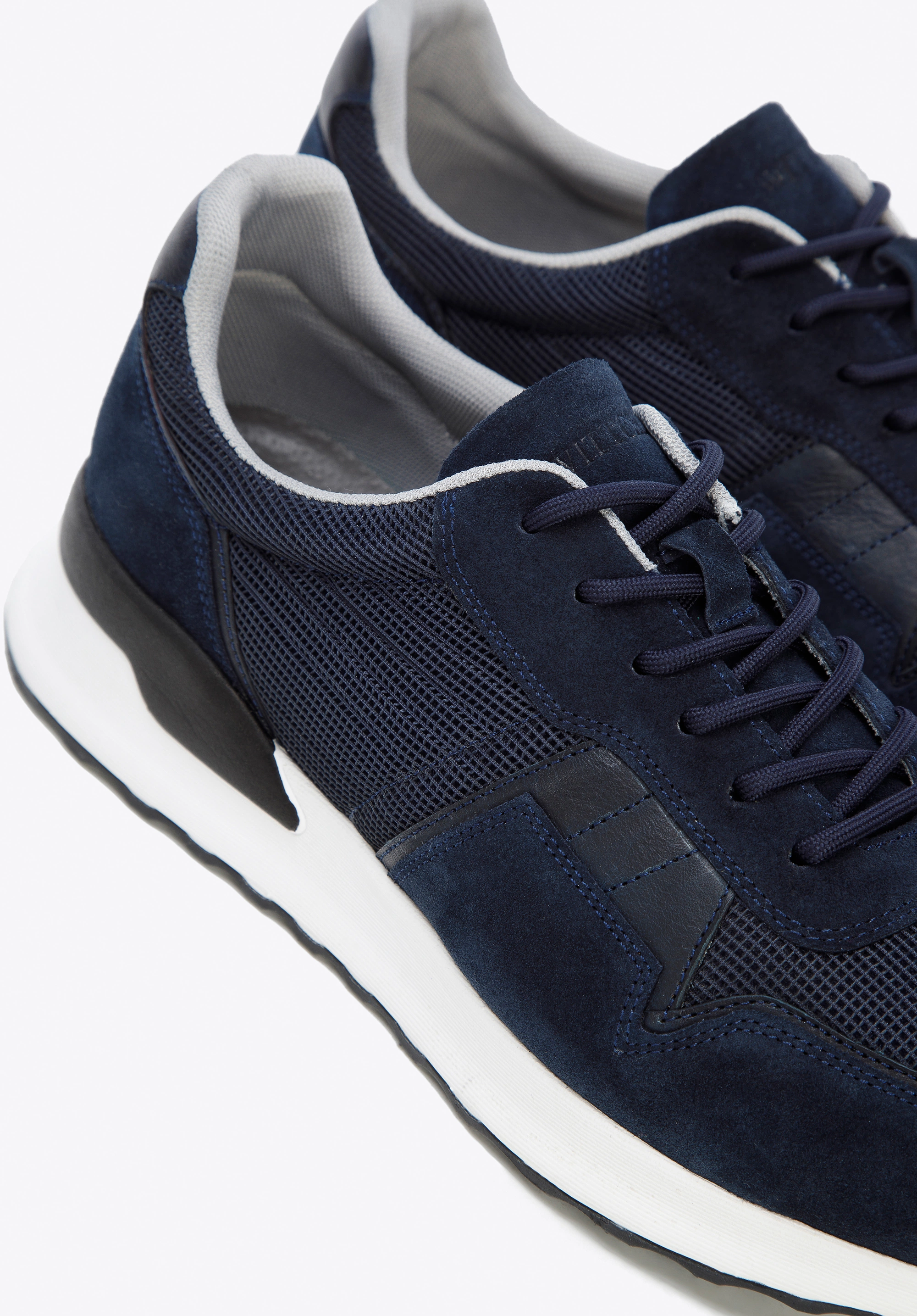 Męskie sneakersy zamszowe z elastycznymi wstawkami granatowe