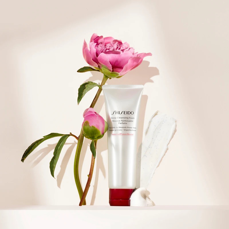 „Shiseido“ giluminio valymo putos riebiai ir probleminei odai