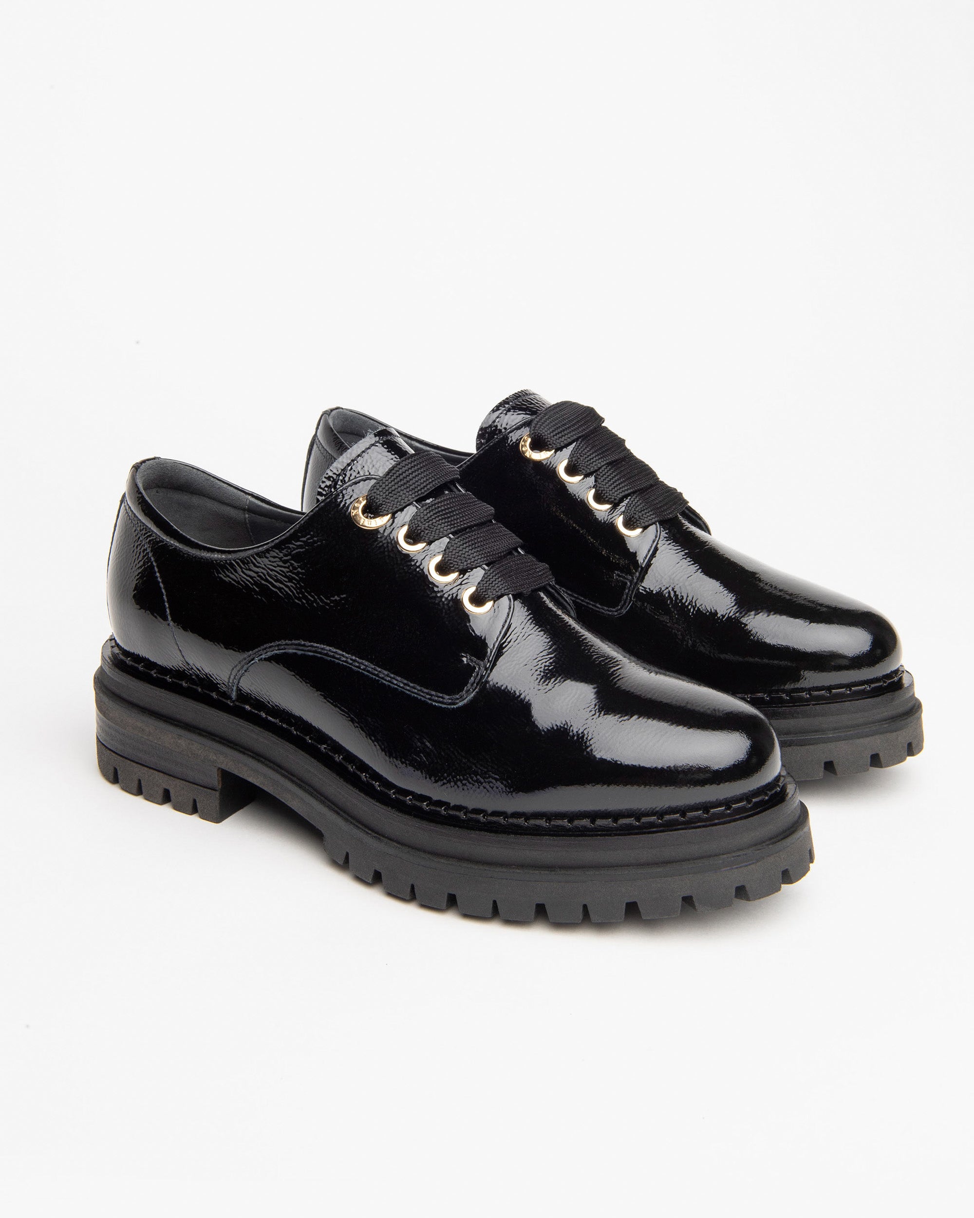  Damen-Schnürschuhe aus Lackleder