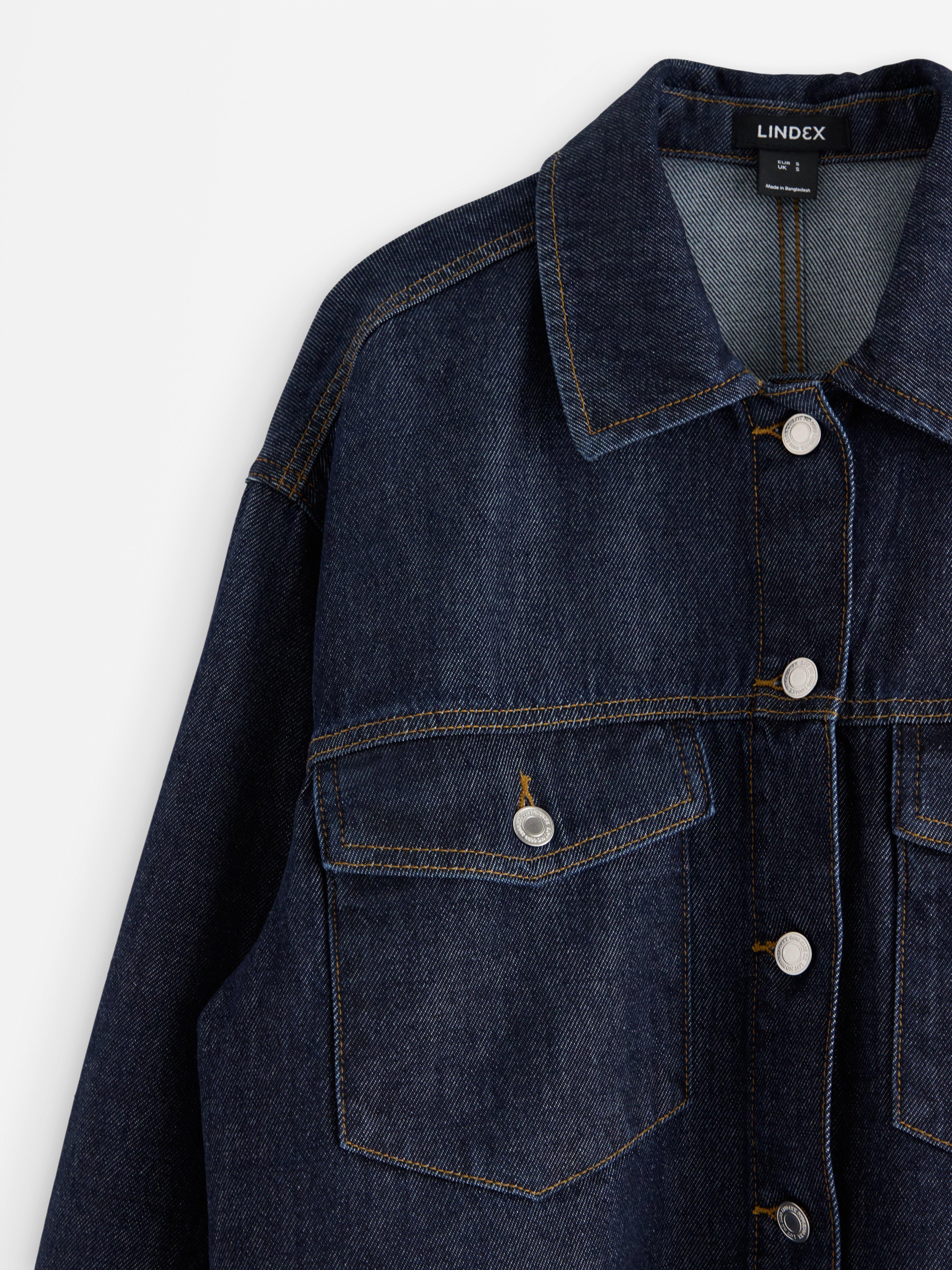 Jaqueta jeans em jeans escuro