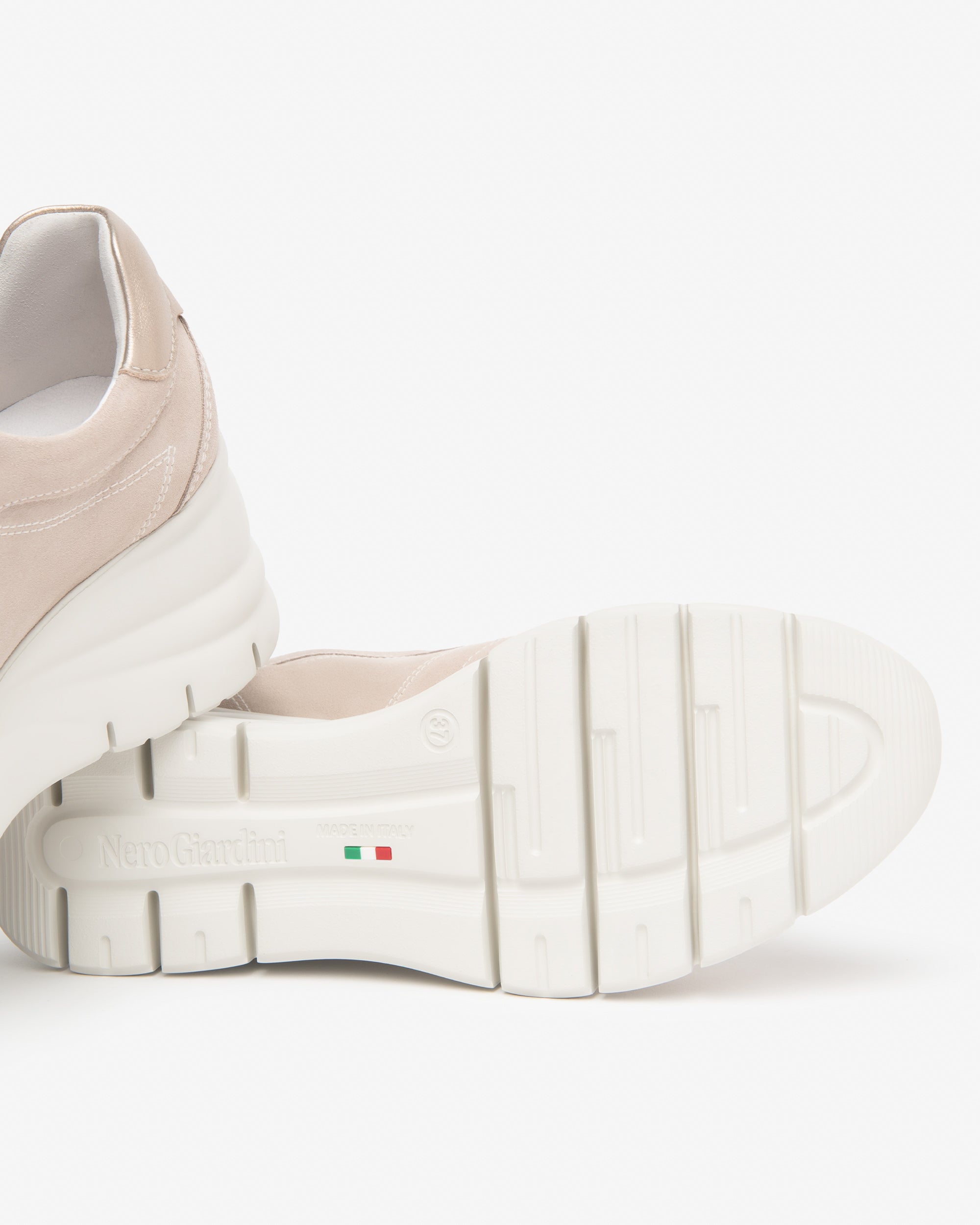  Damen-Sneaker aus Wildleder und Leder
