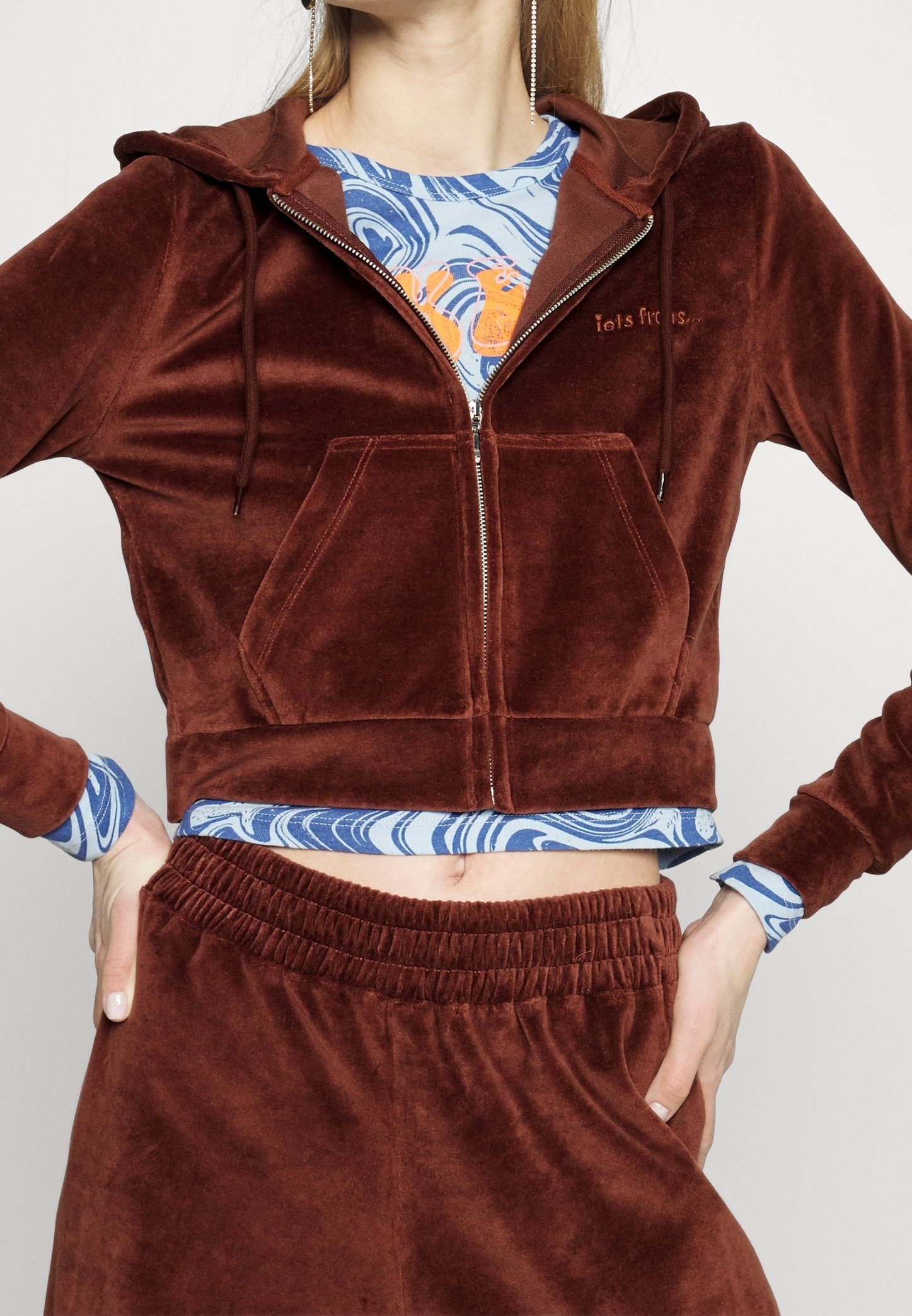 iets frans... Bluza zapinana na zamek - ciemnobrązowy