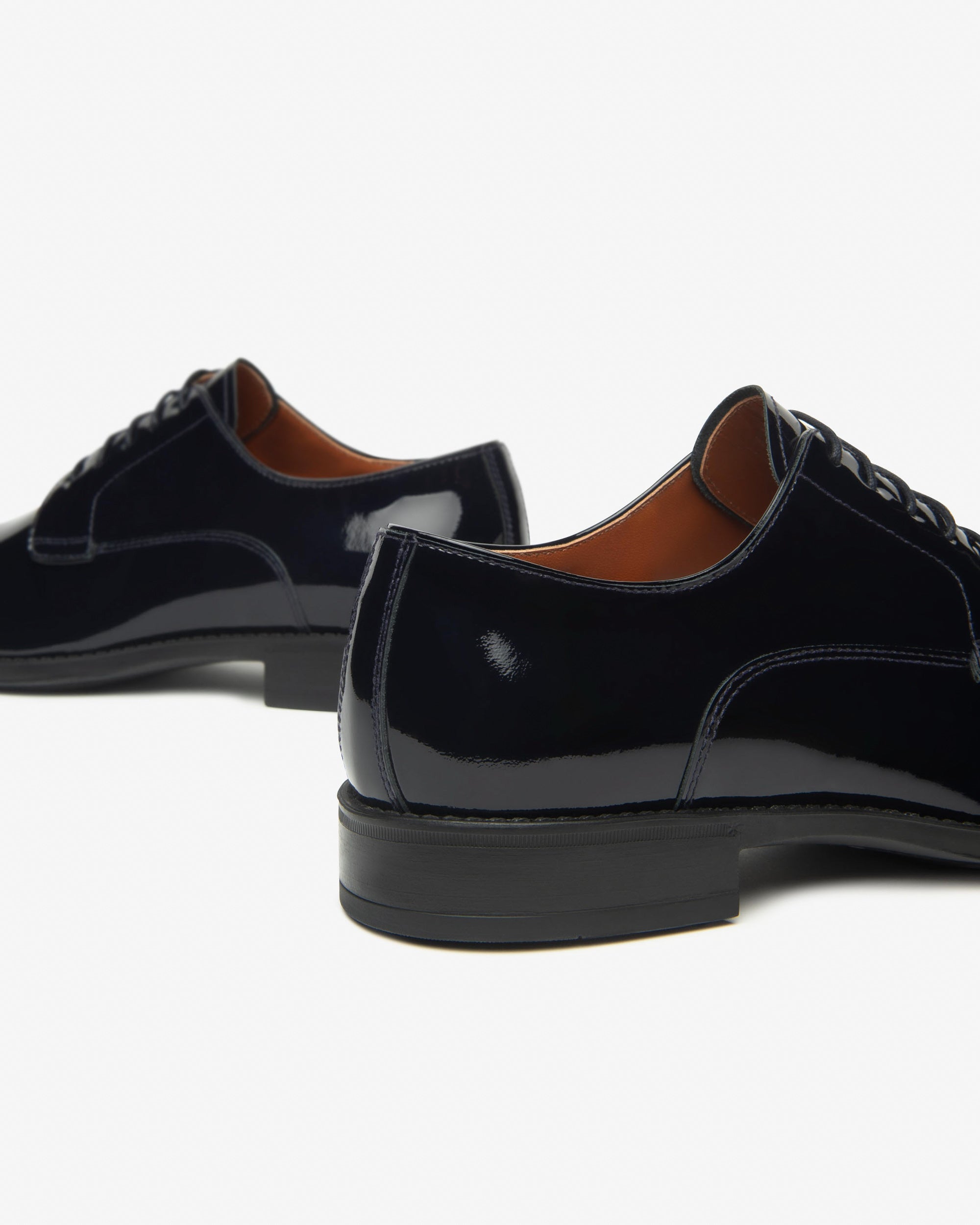 Herren-Schnürschuhe aus Lackleder