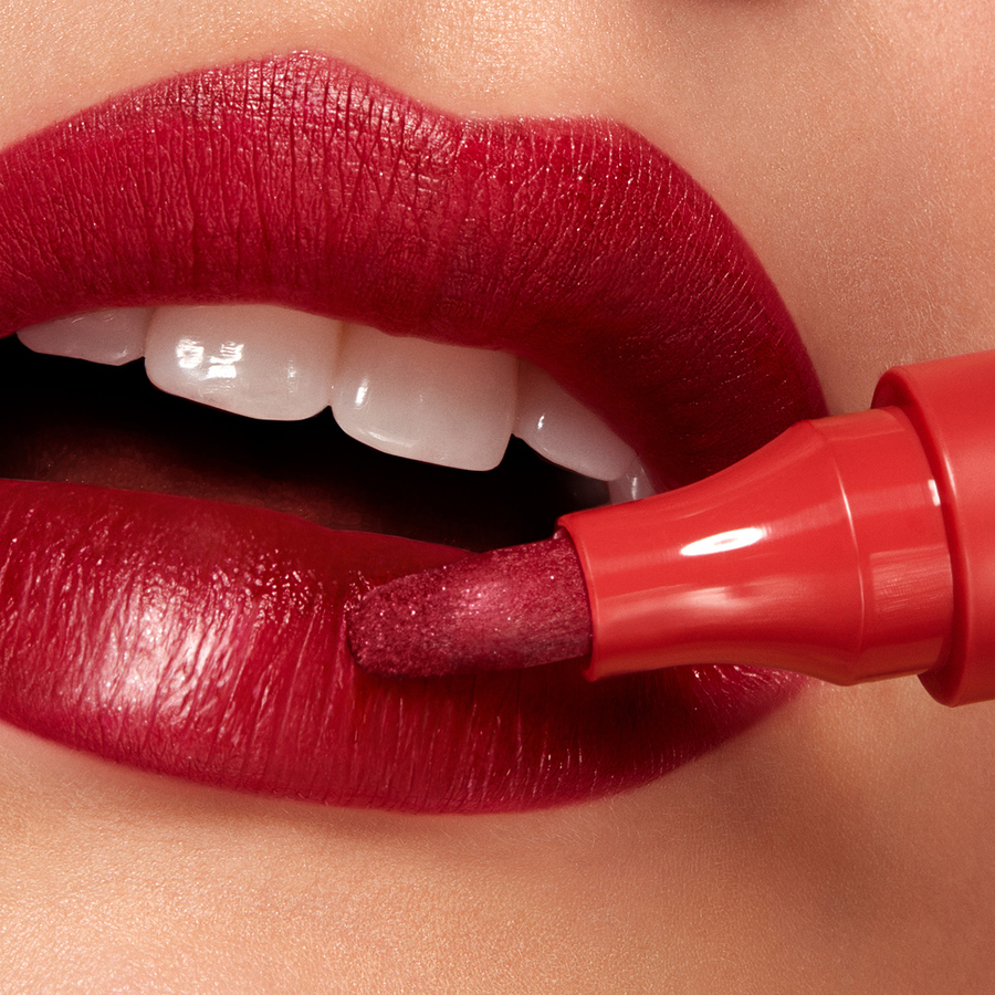 Dugotrajni marker za usne u boji 105 True Red