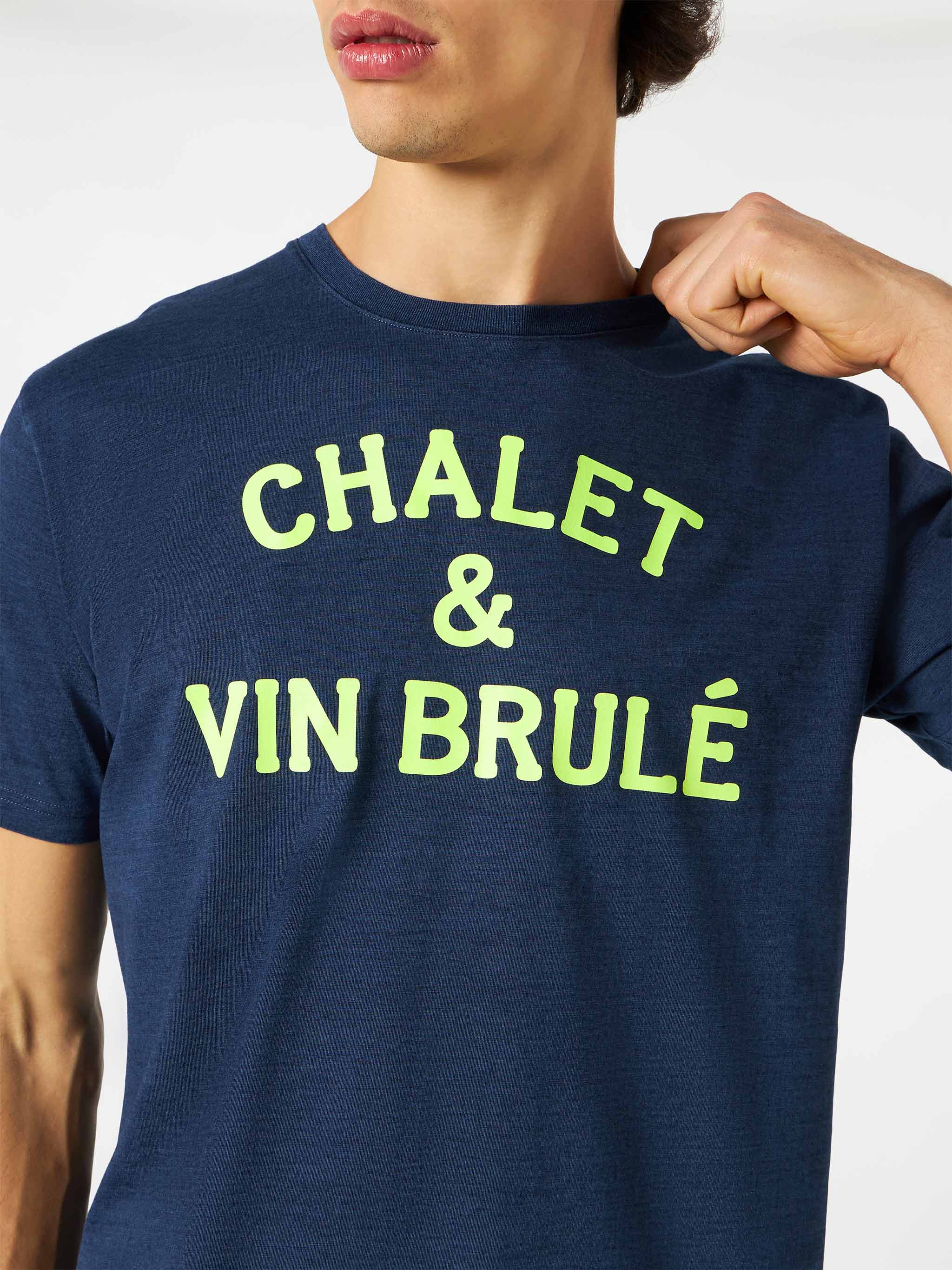 T-shirt voor heren met chalet- en glühweinprint in neongeel.