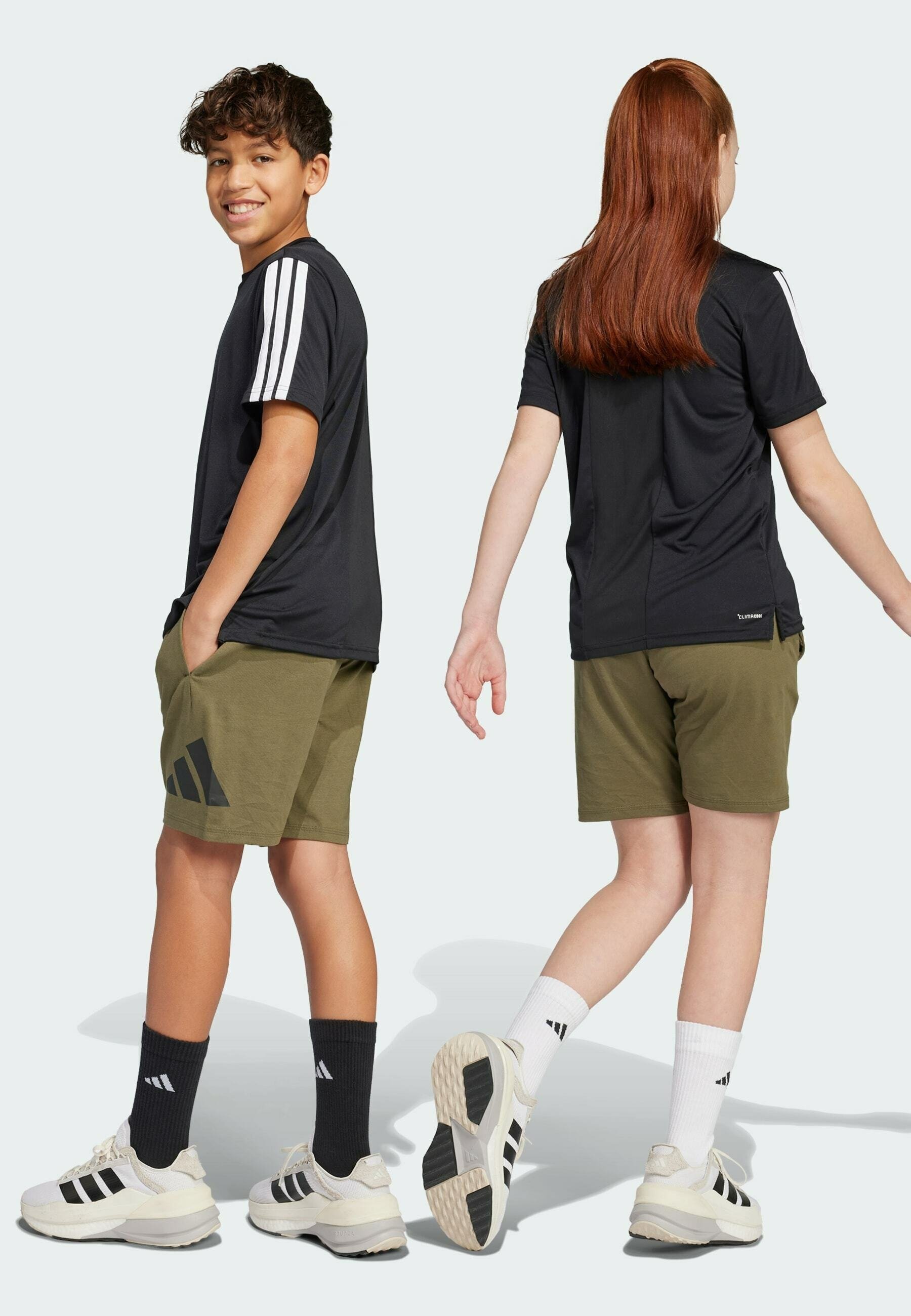 adidas Performance ESSENTIALS - Sportshorts - olijfgroen, zwart