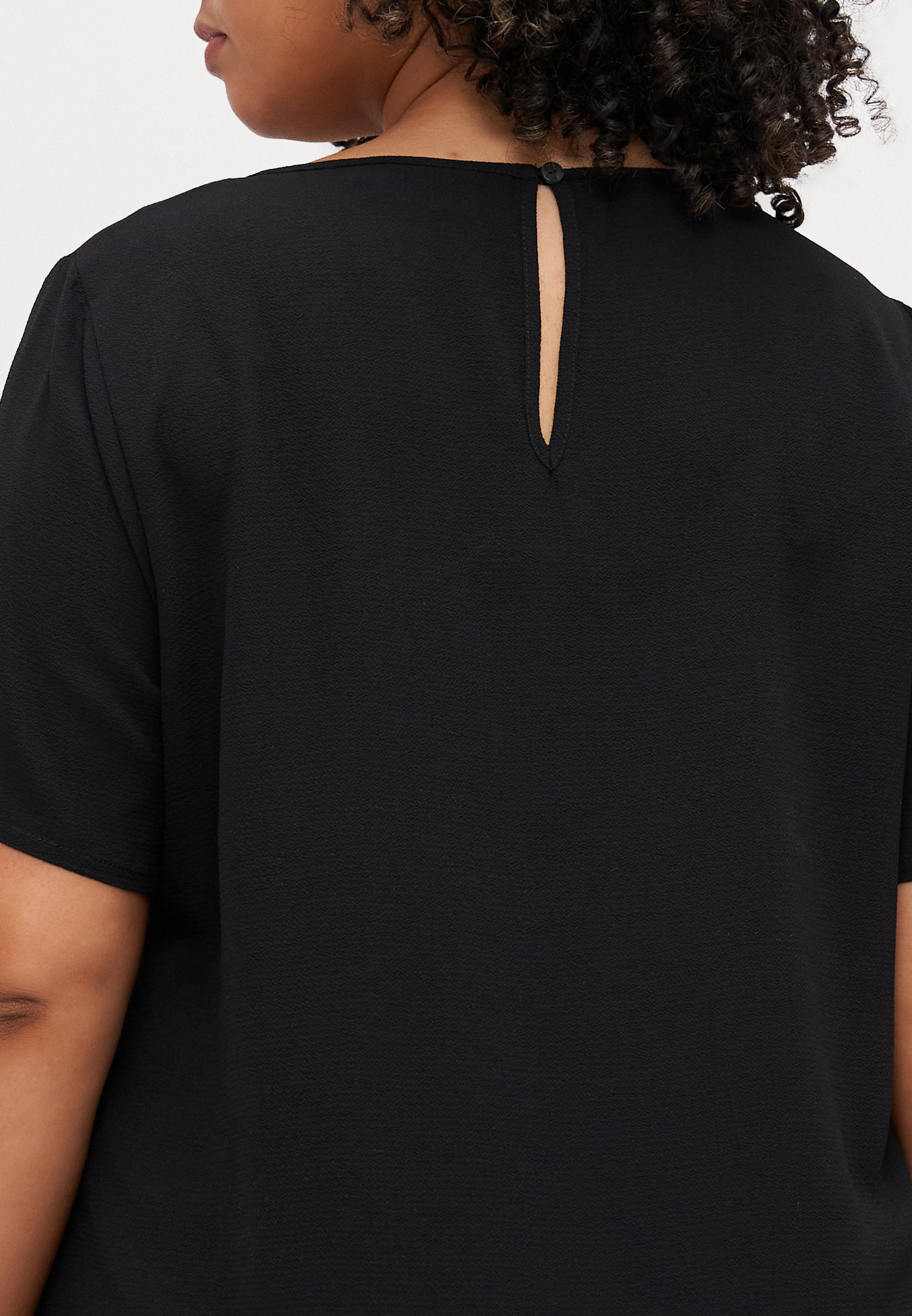 SOMENTE Carmakoma CARVICA LIFE - Camiseta estampada - preta