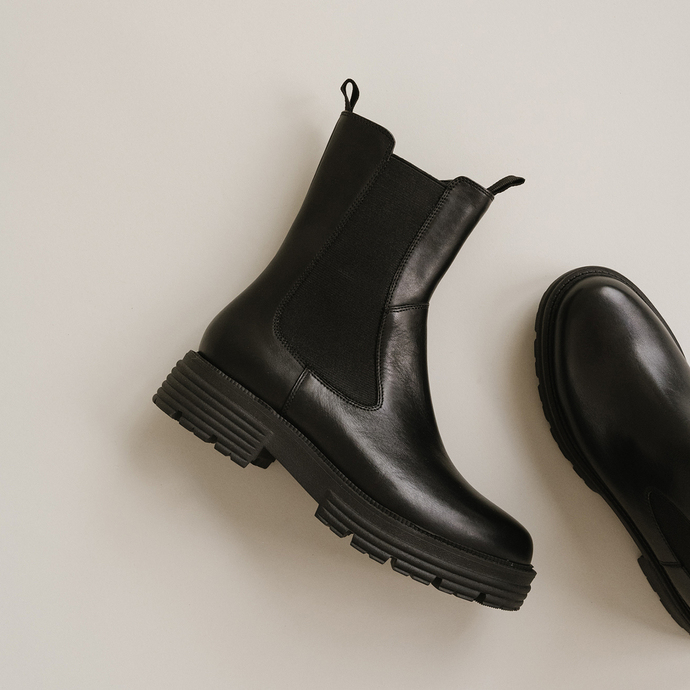 Boots à semelles crantées  en cuir noir