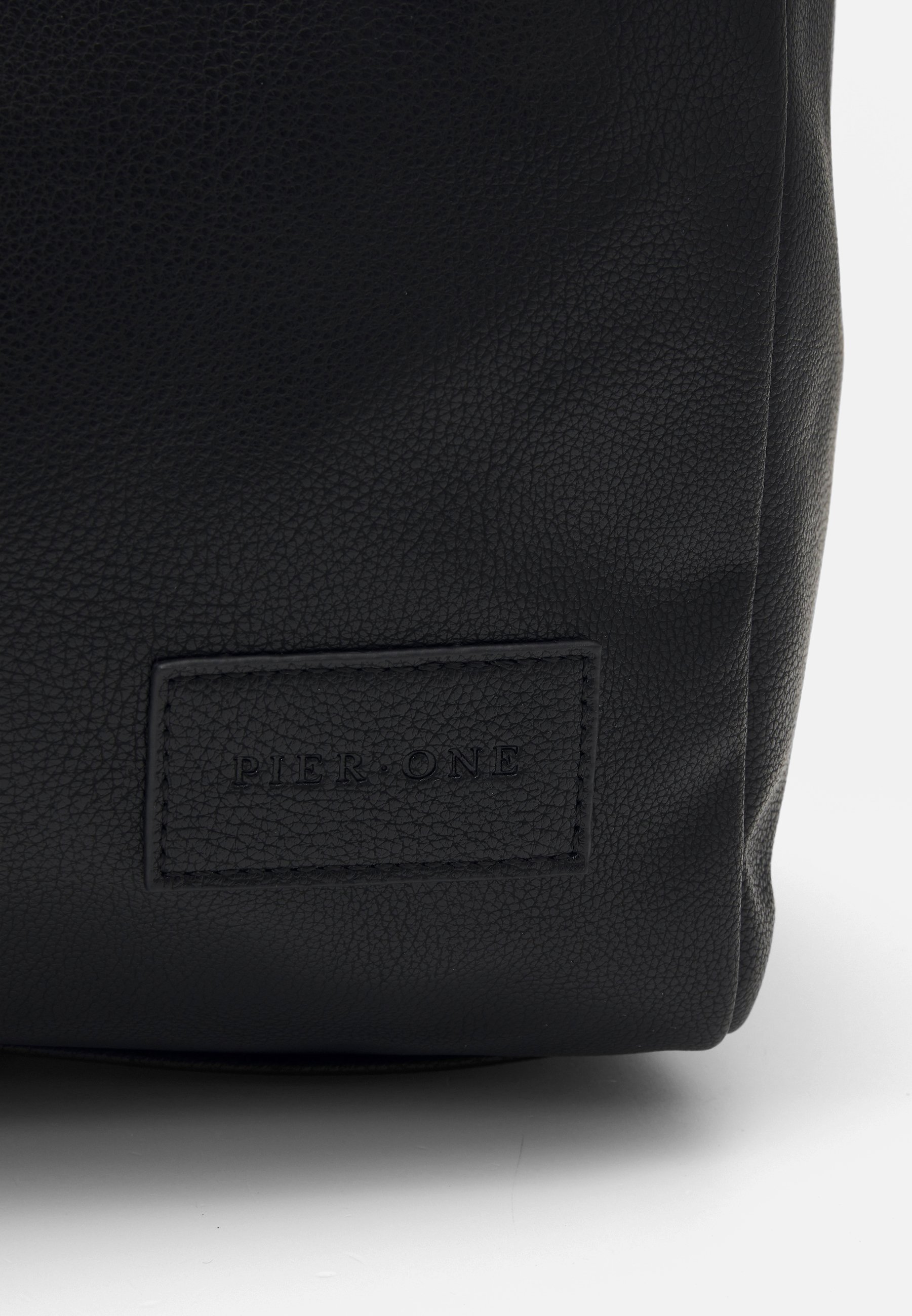 Pier One UNISEX - Vikend torba - črna