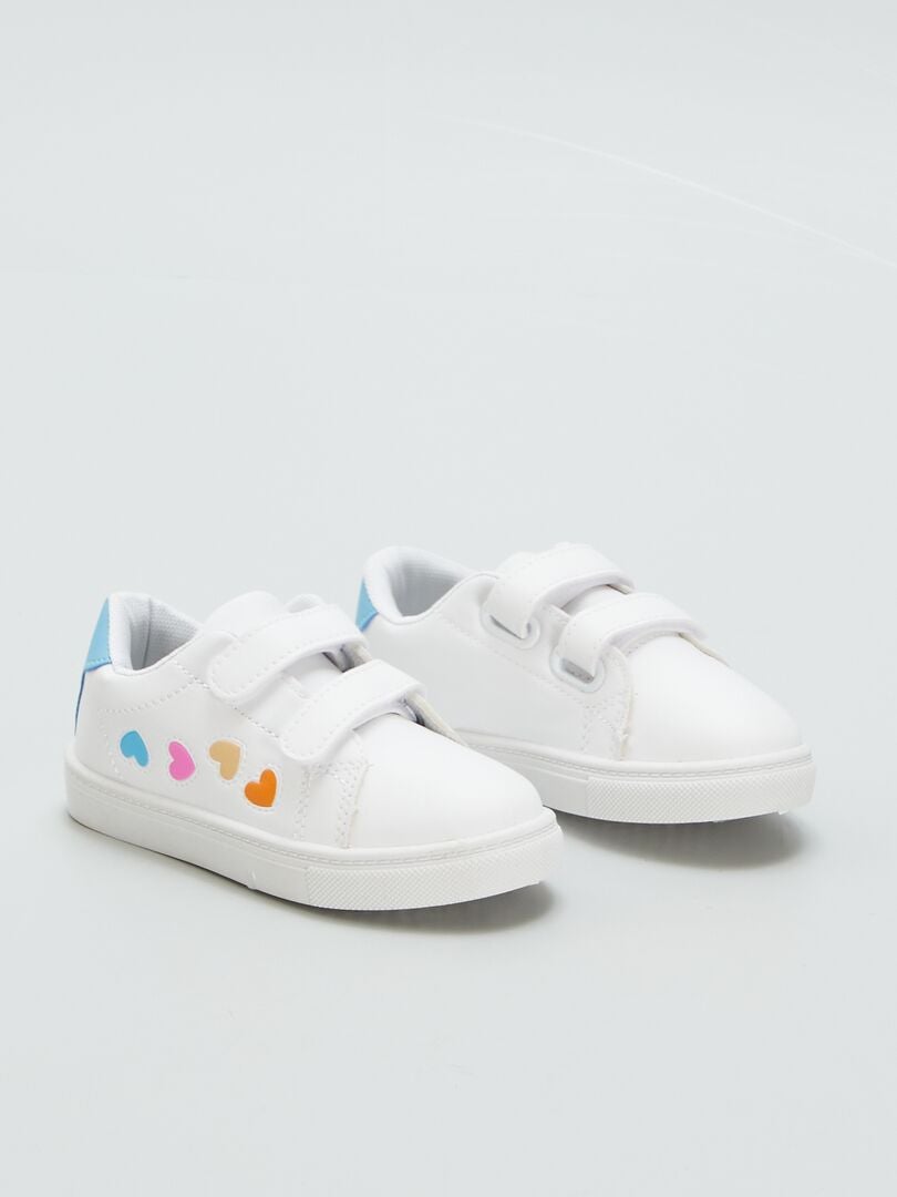 Zapatillas deportivas con estampado de corazones - BLANCAS