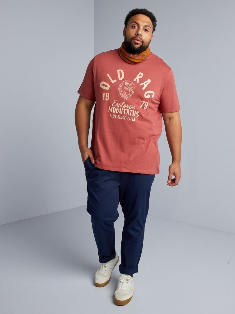 Camiseta de malha com estampa frontal - MARROM