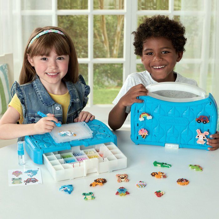 Aquabeads L'atelier d'initiation, Coffret 900 perles de 25 couleurs, perles qui collent avec de l'eau, 35087, Dès 4 ans