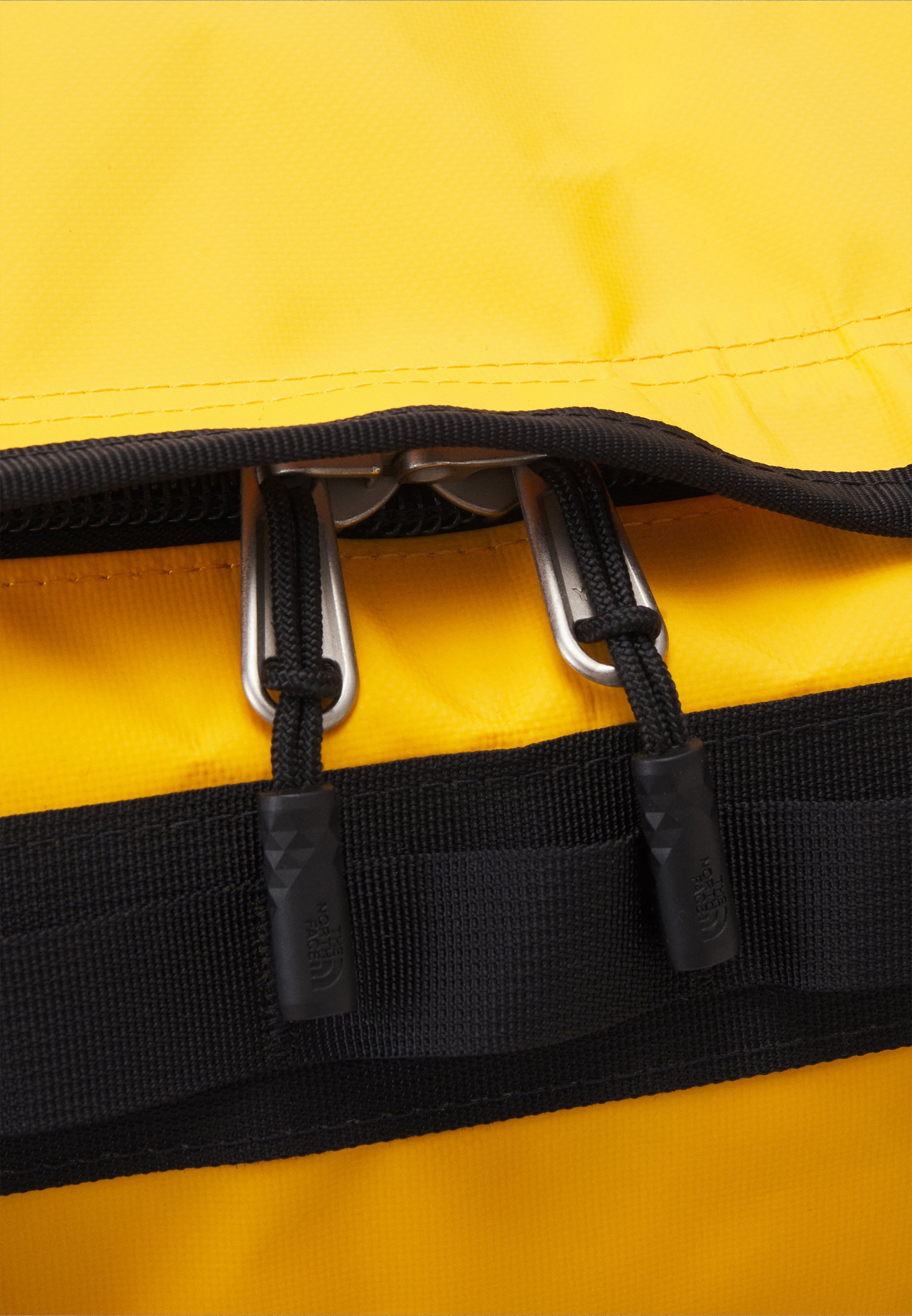 The North Face BASE CAMP DUFFEL - L - Geantă tip housing - summit gold/tnf black