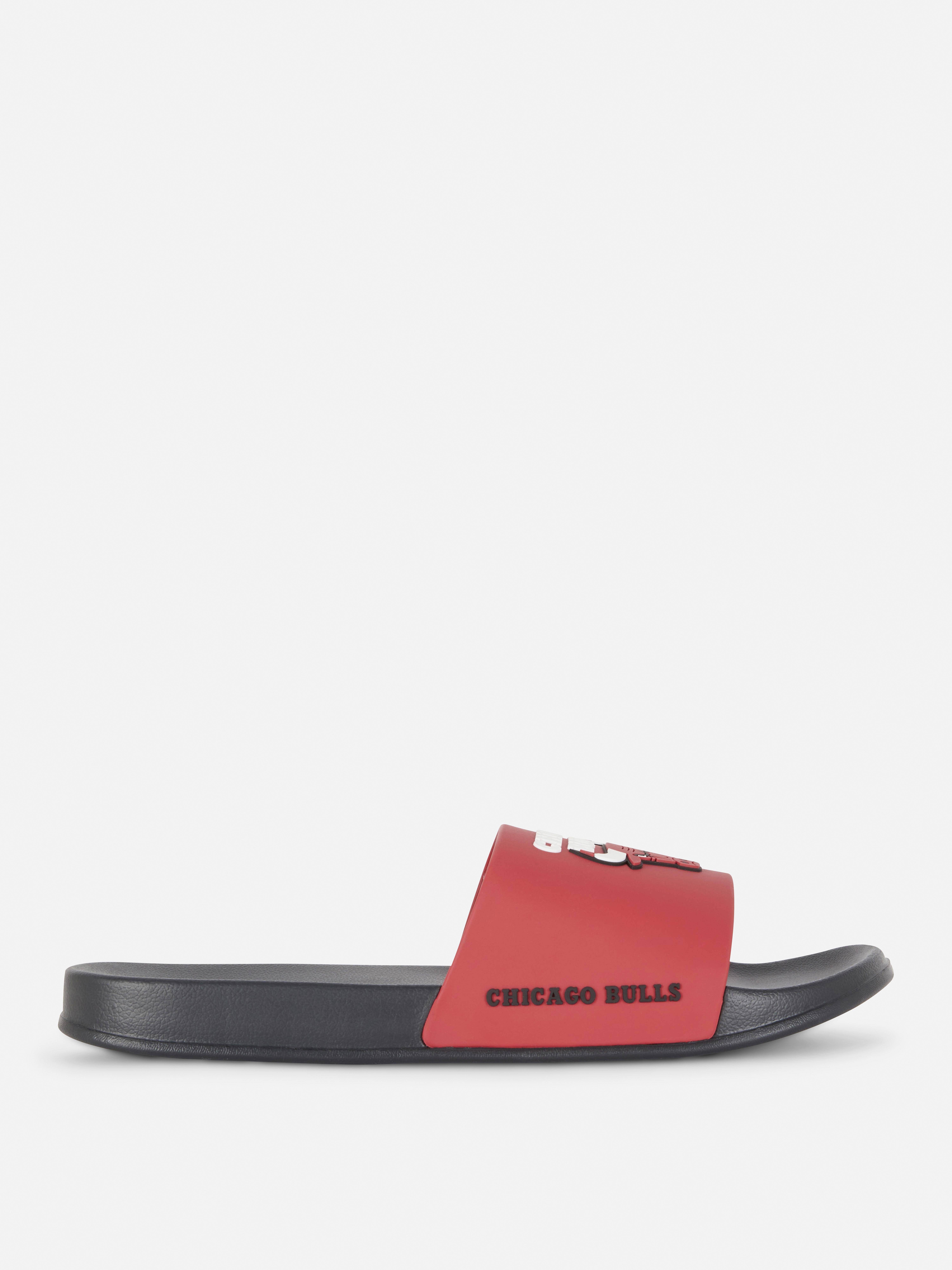 Ciabatte NBA Chicago Bulls Ciabatte classiche con plantare sagomato e cinturino largo con logo dei Bulls