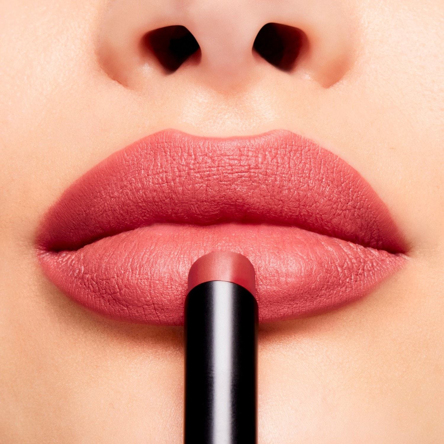 MAC lūpų dažų pudra „Powder Kiss Velvet Blur Slim Stick“ – 2 g