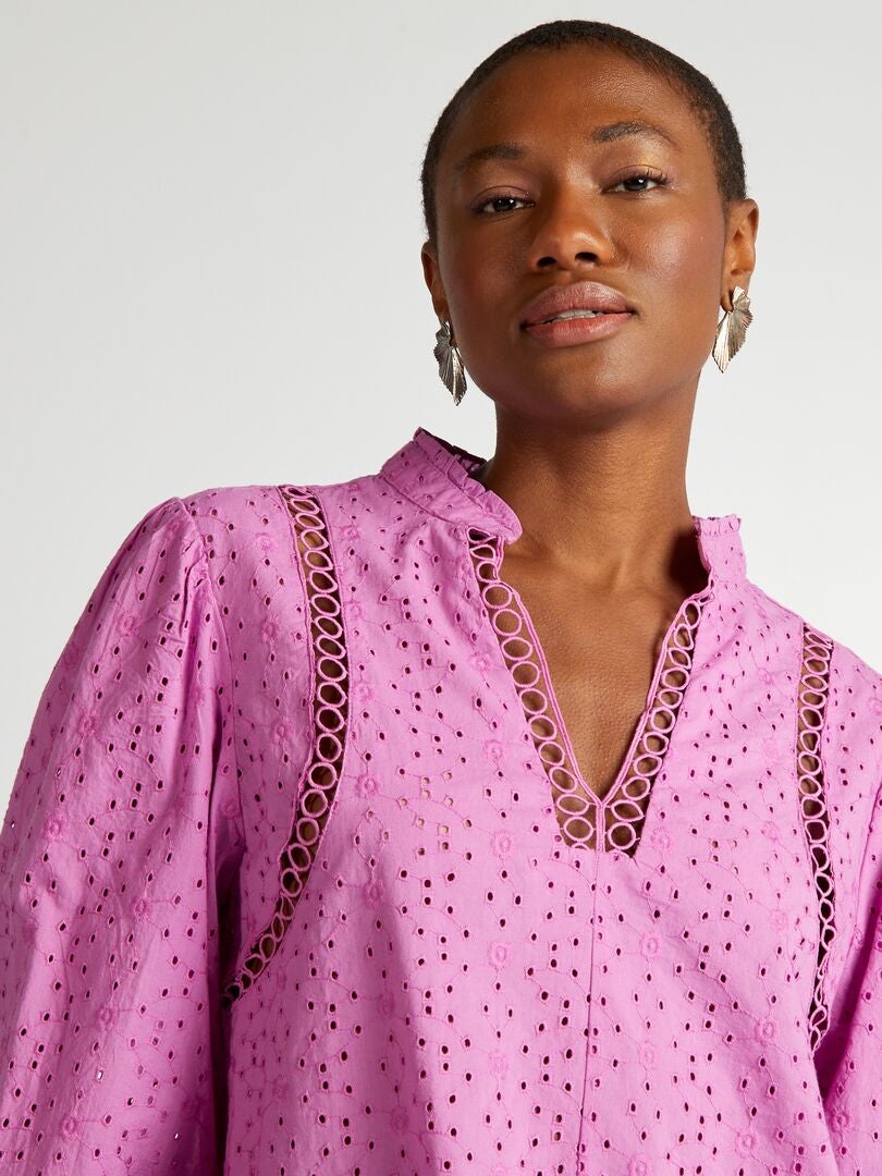 Geborduurde en geperforeerde blouse met V-hals - ROZE