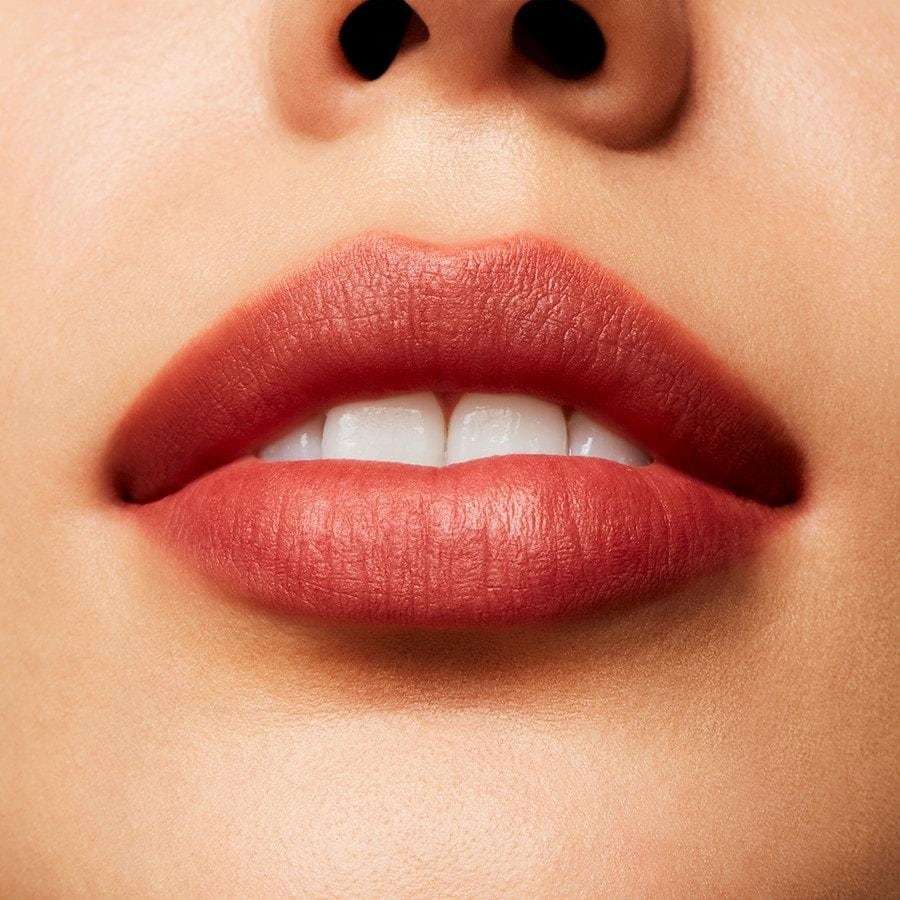 MAC skysti lūpų dažai „Lipstain Powder Kiss“ – 5 ml