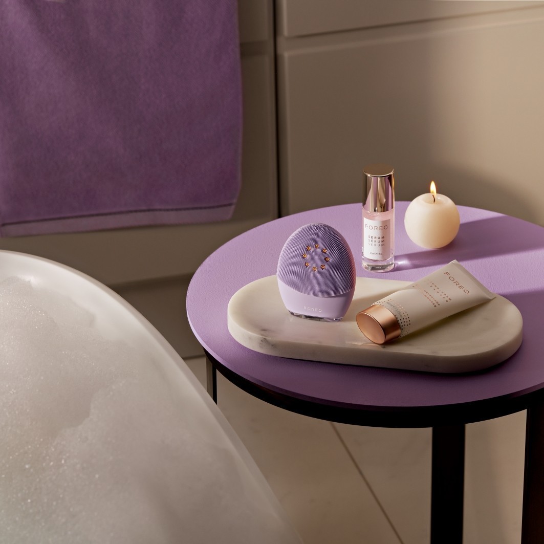 FOREO LUNA™ 3 elektrinis veido masažuoklis ir terminis veido valiklis jautriai odai su mikrosrove – levandų kvapas