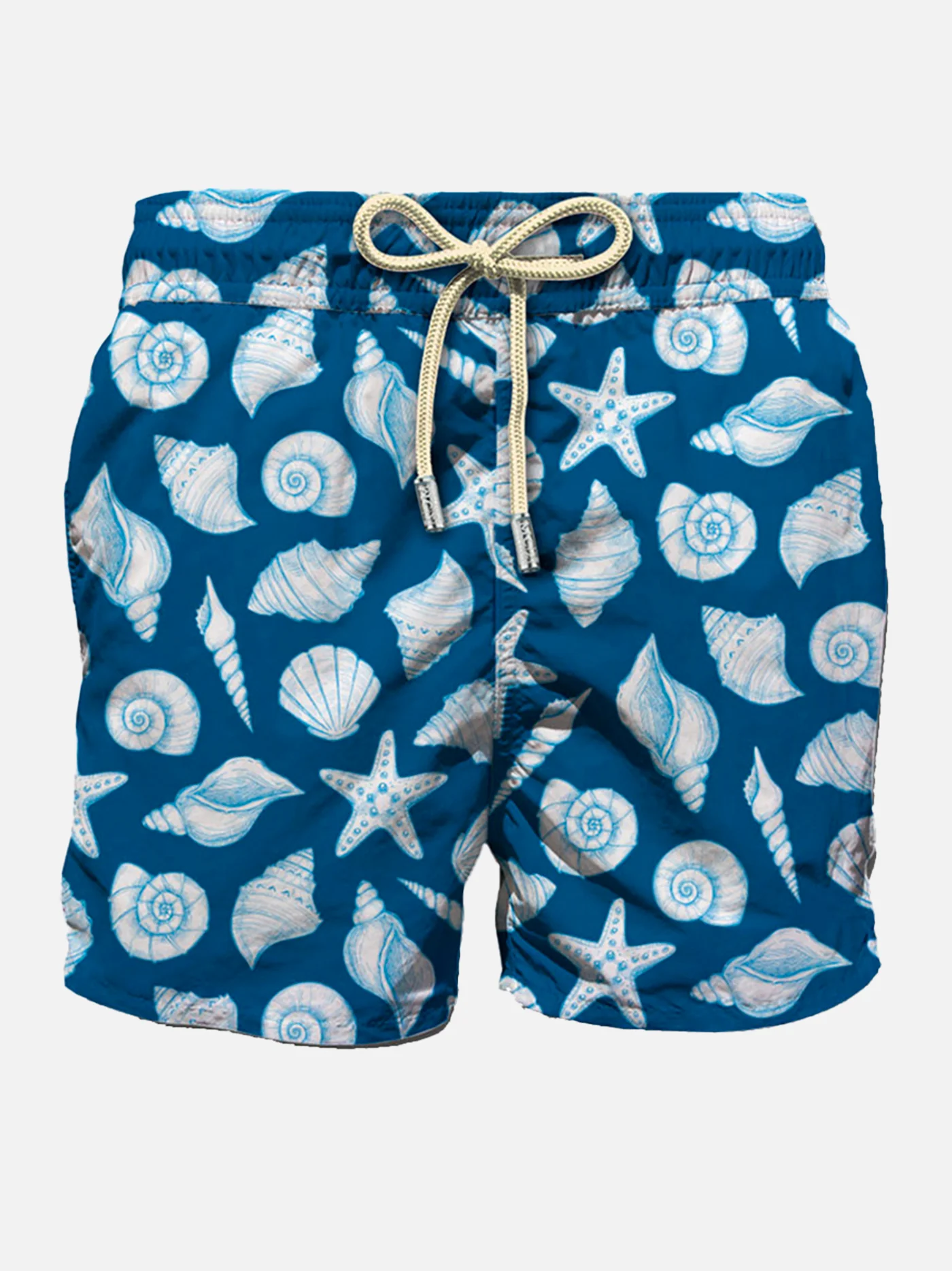Traje de baño para hombre en tejido ligero con estampado de conchas.