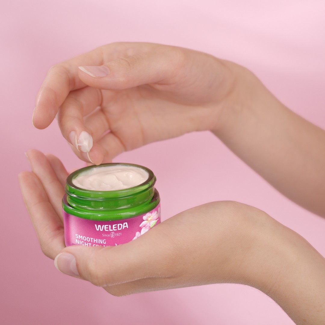 Weleda Nočný krém s divokou ružou a bielym čajom – Vyhladzujúca nočná starostlivosť – 40 ml