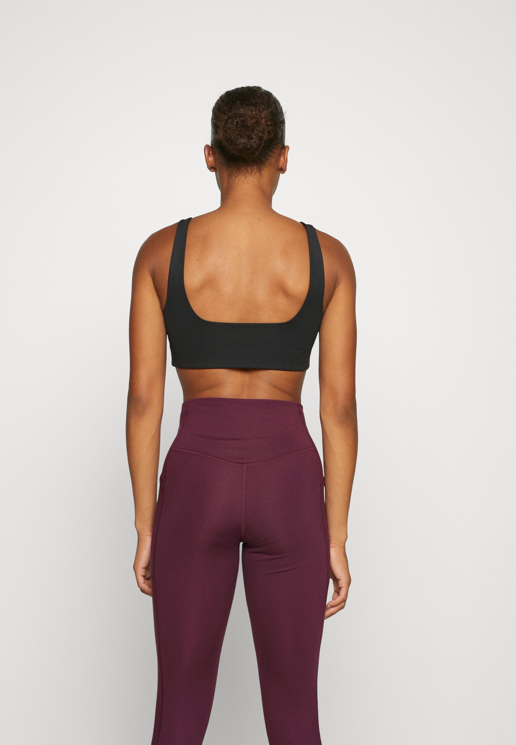 Girlfriend Collective TOMMY SQUARE NECK - Sport-BH mit mittlerem Halt - Schwarz