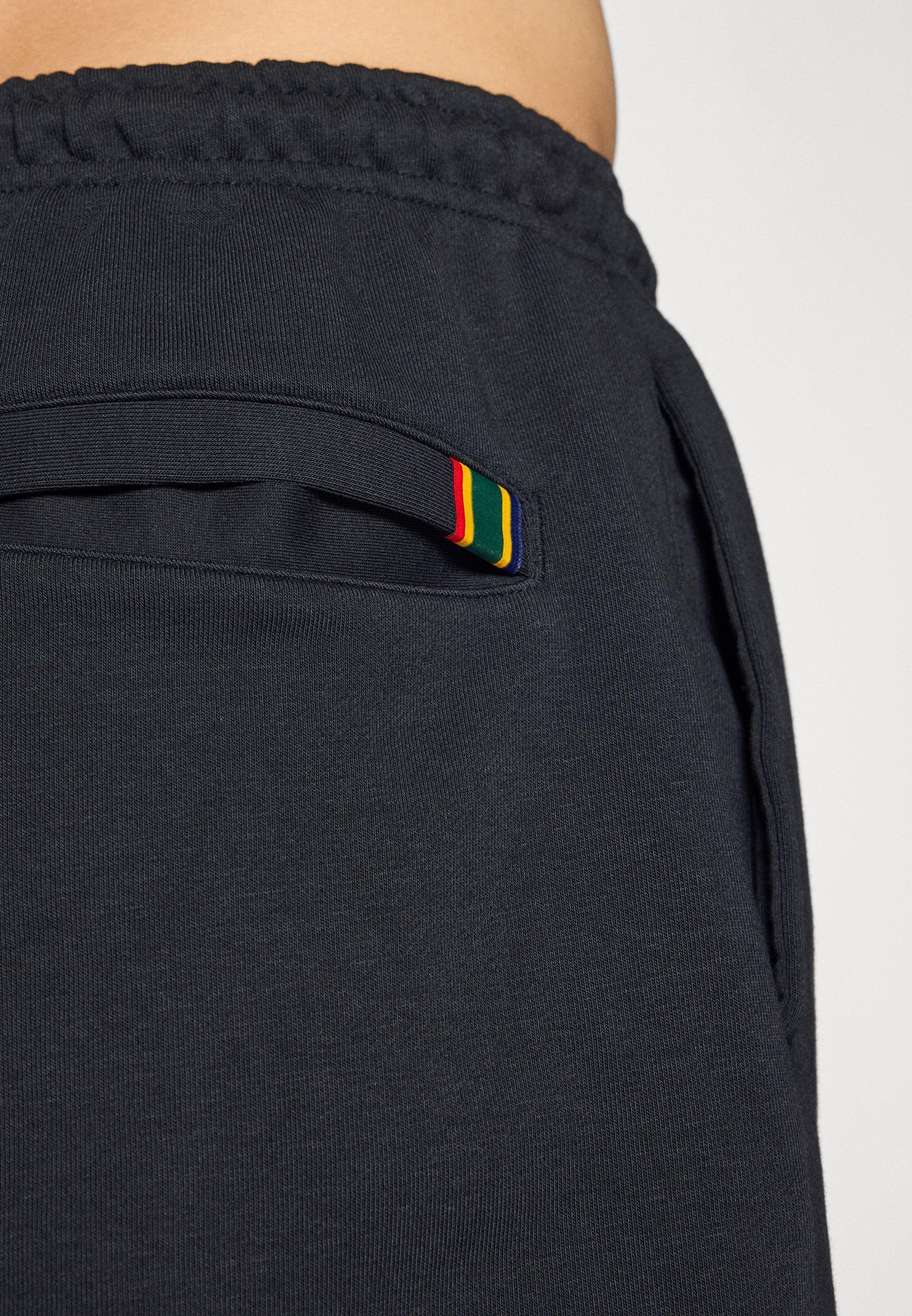 NIKECOURT HERITAGE PANT JOGGER - Teplákové kalhoty - black/white