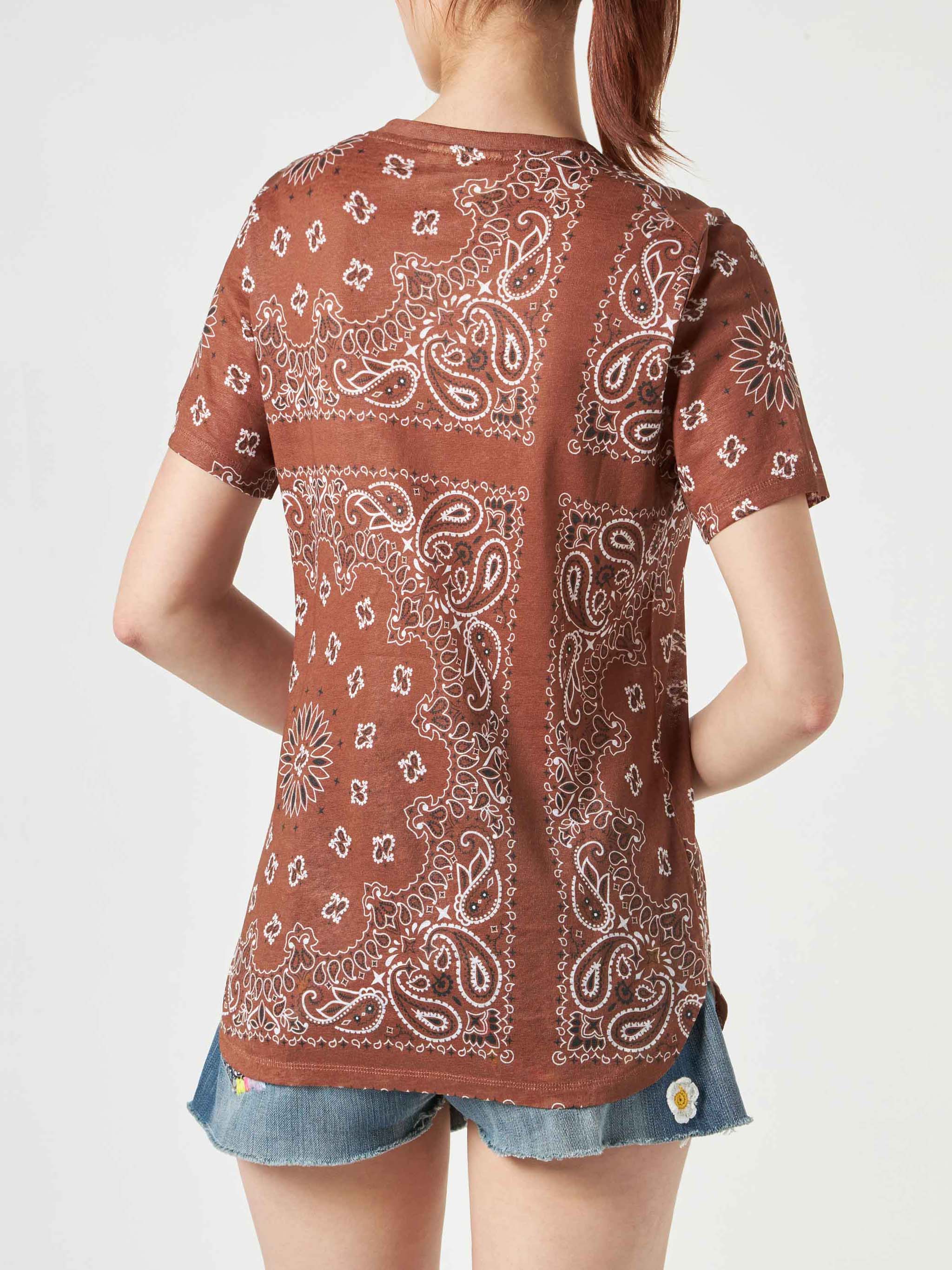 Dames T-shirt van linnen met bandana-print