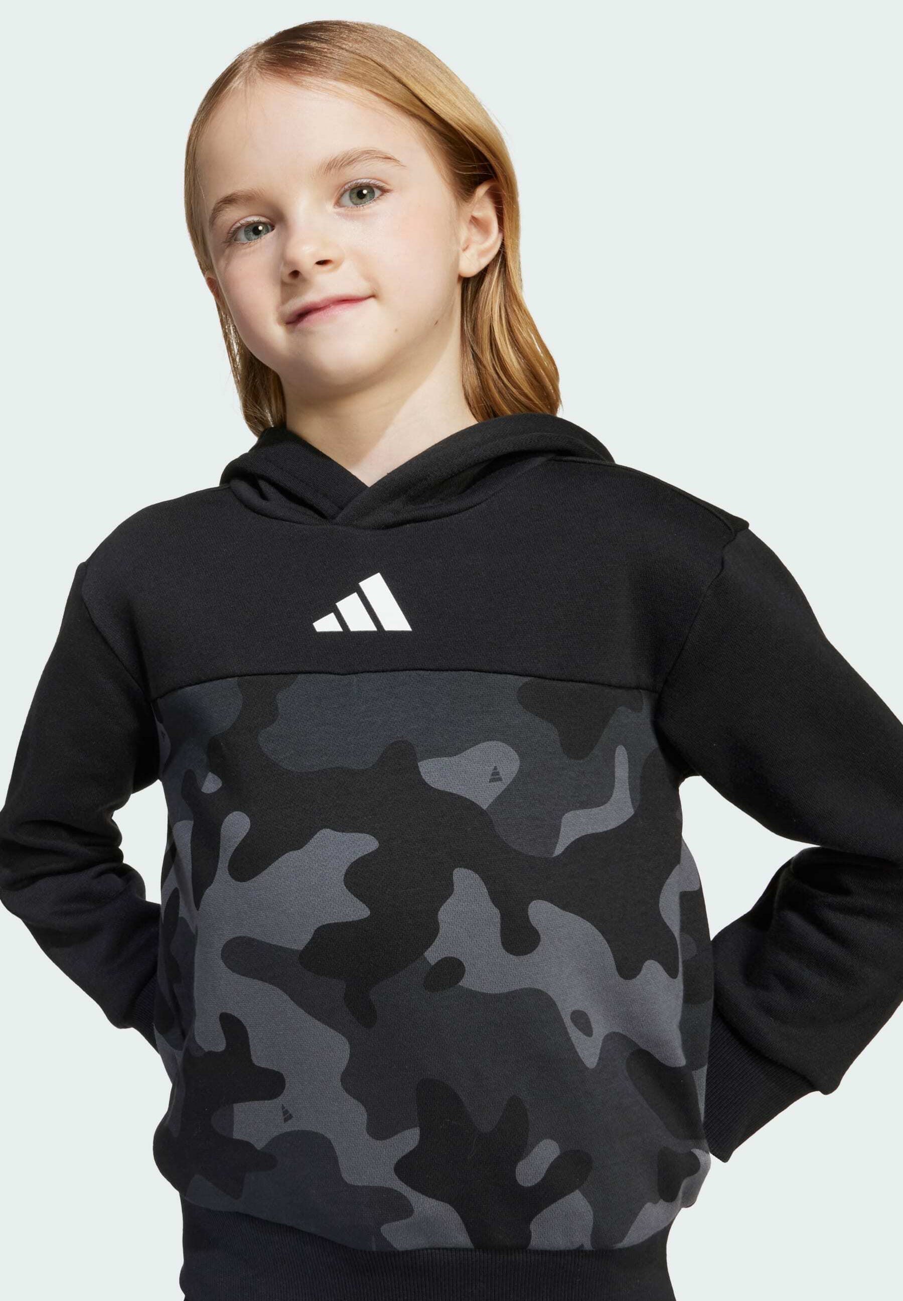 adidas Sportswear SEASONAL ESSENTIALS CAMO JOGGER SET - Trening - black white