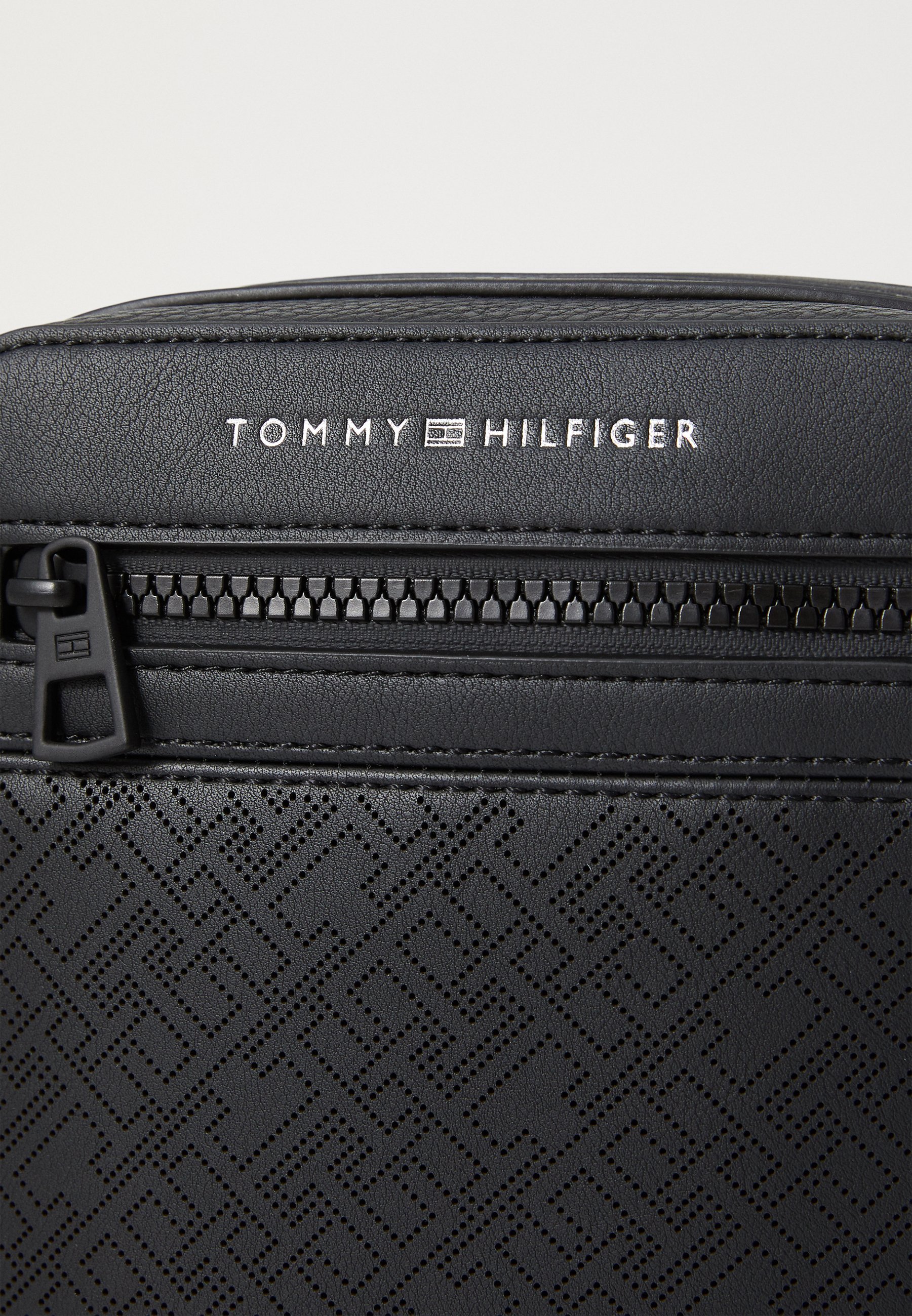 Tommy Hilfiger MONOGRAM MINI REPORTER UNISEX - Crossbodytas - zwart