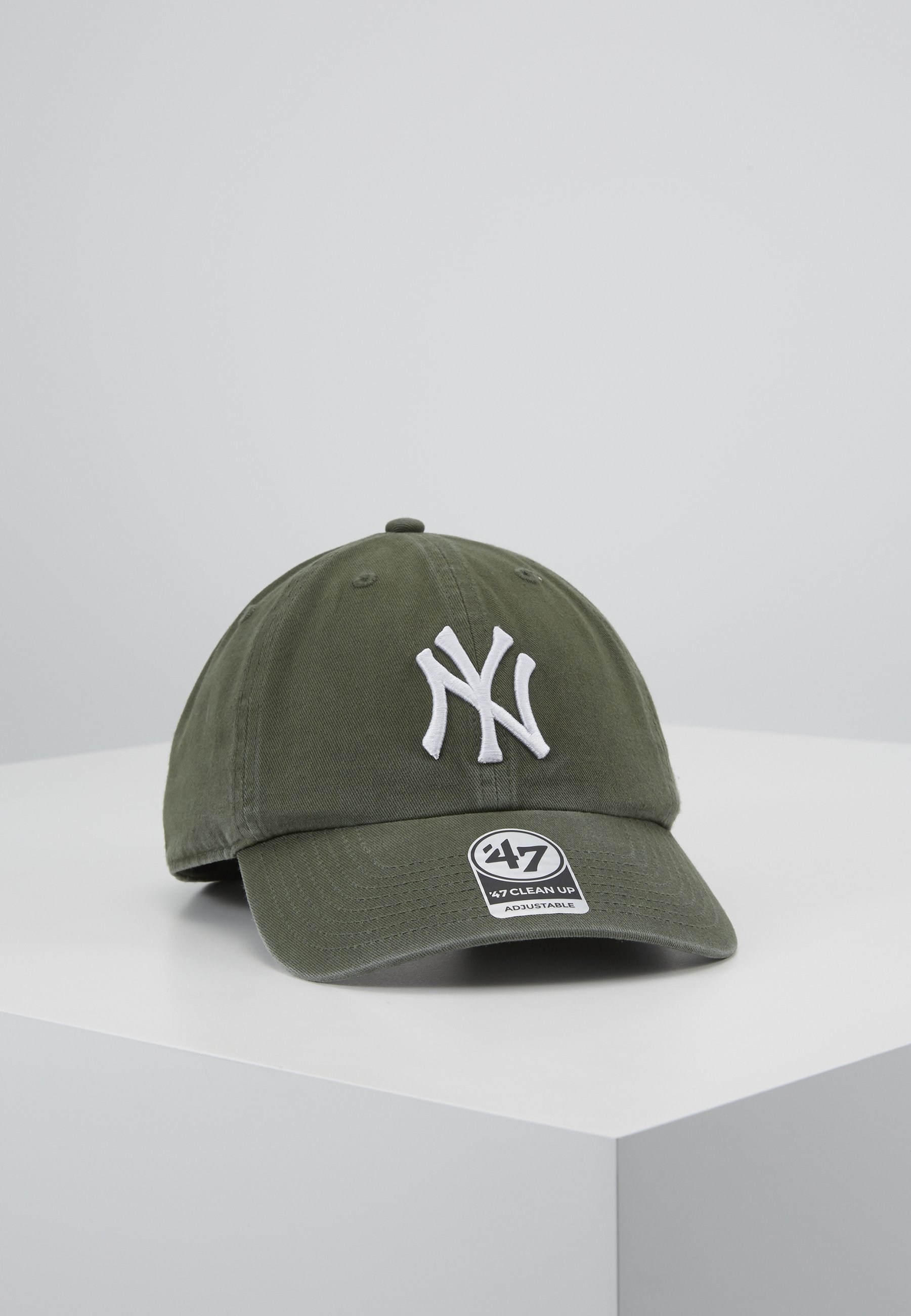 '47 Caps