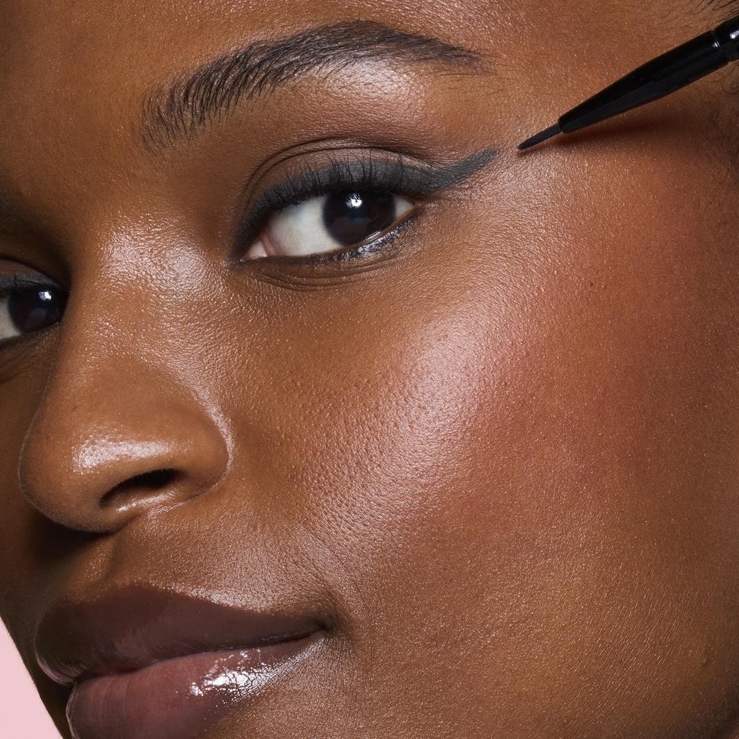 „elf Cosmetics“ itin plonas akių pieštuko šepetėlis – 3,62 g