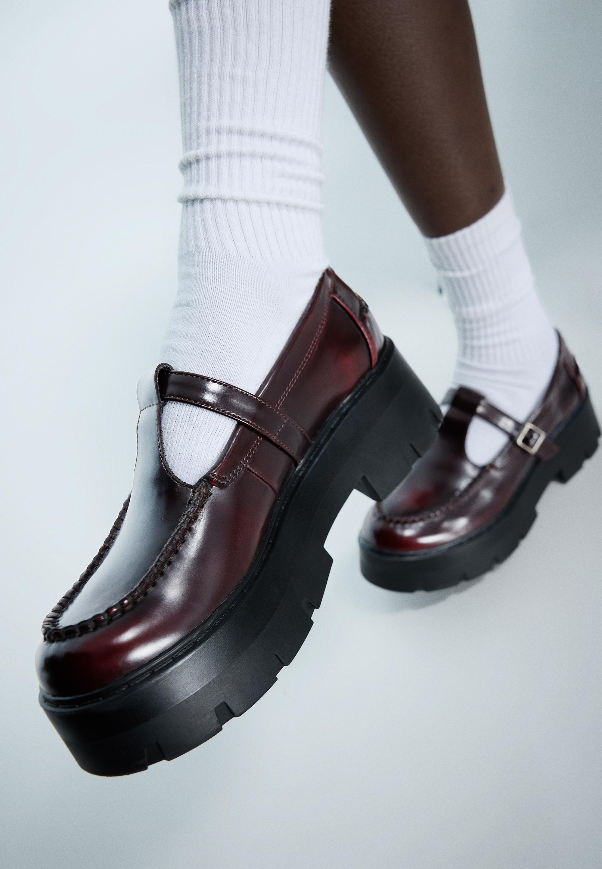 Bershka CHUNKY STRAPPY - Mocassins - rouge foncé