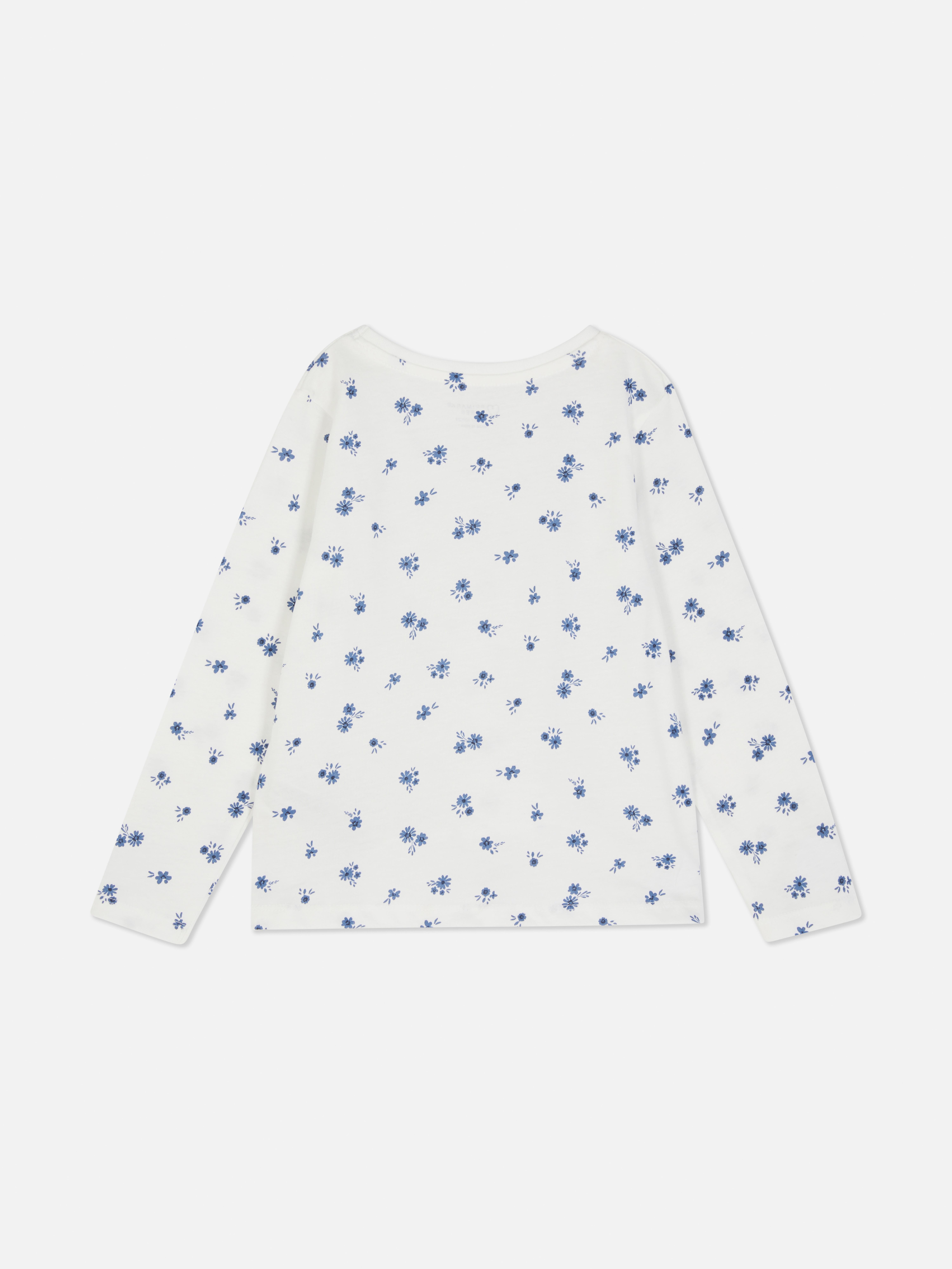 Langärmeliges T-Shirt mit Aufdruck Ein langärmeliges T-Shirt mit Allover-Print