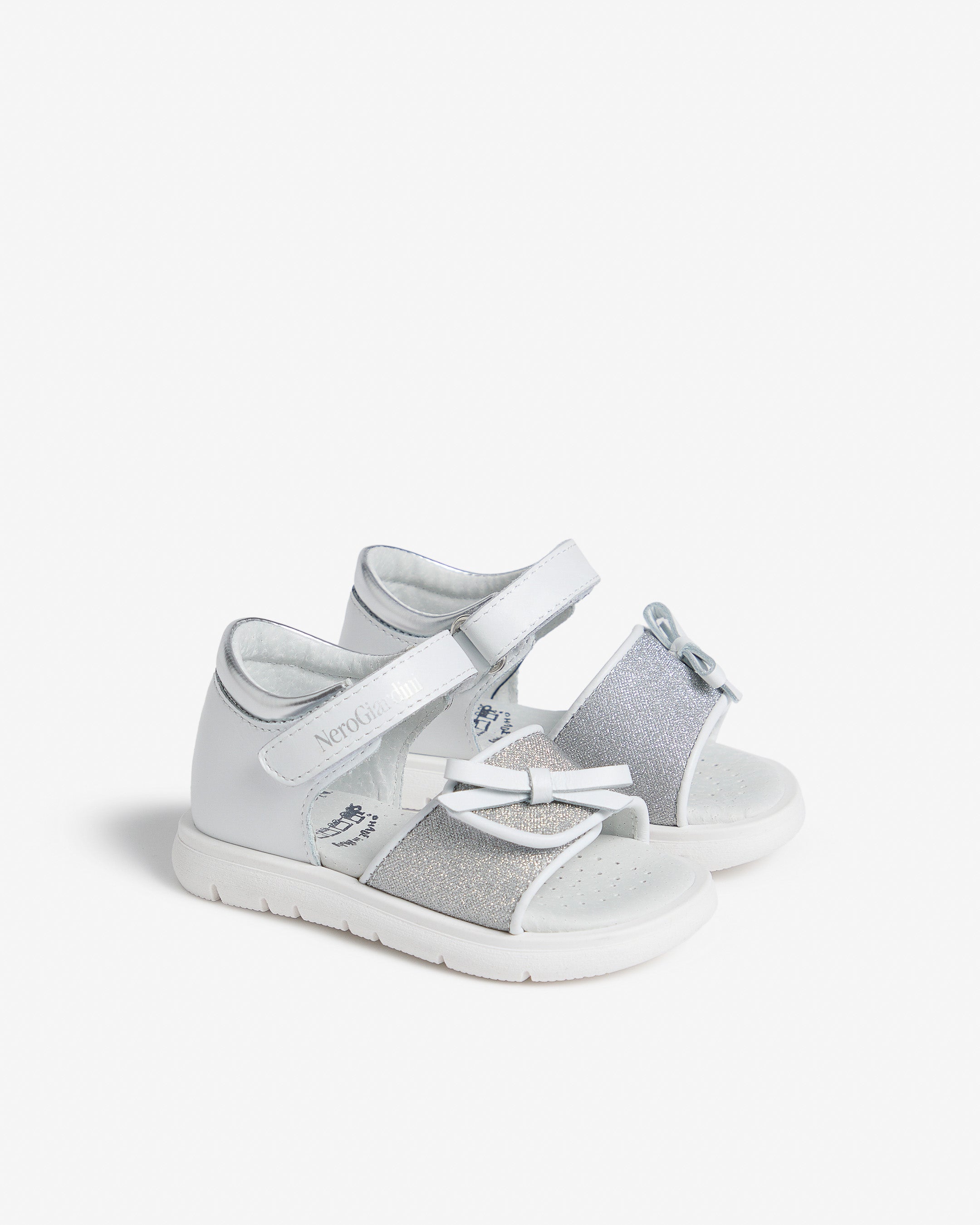  Sandalen für junge Mädchen aus Funktionsmaterial und Leder