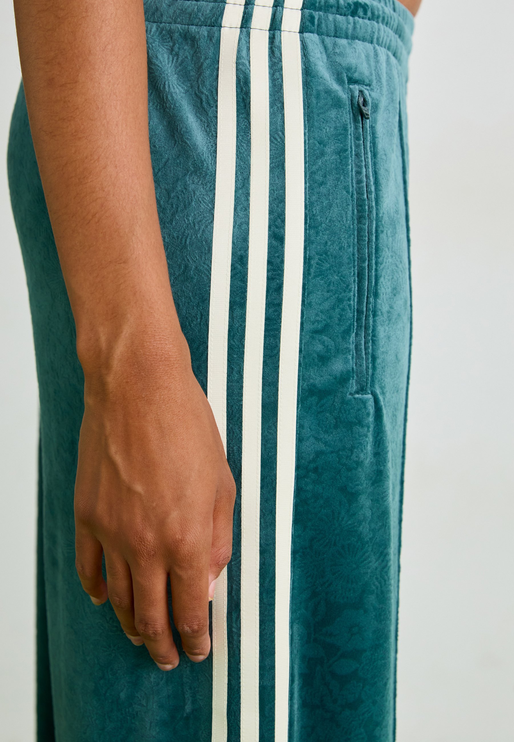 adidas Originals szabadidőnadrág